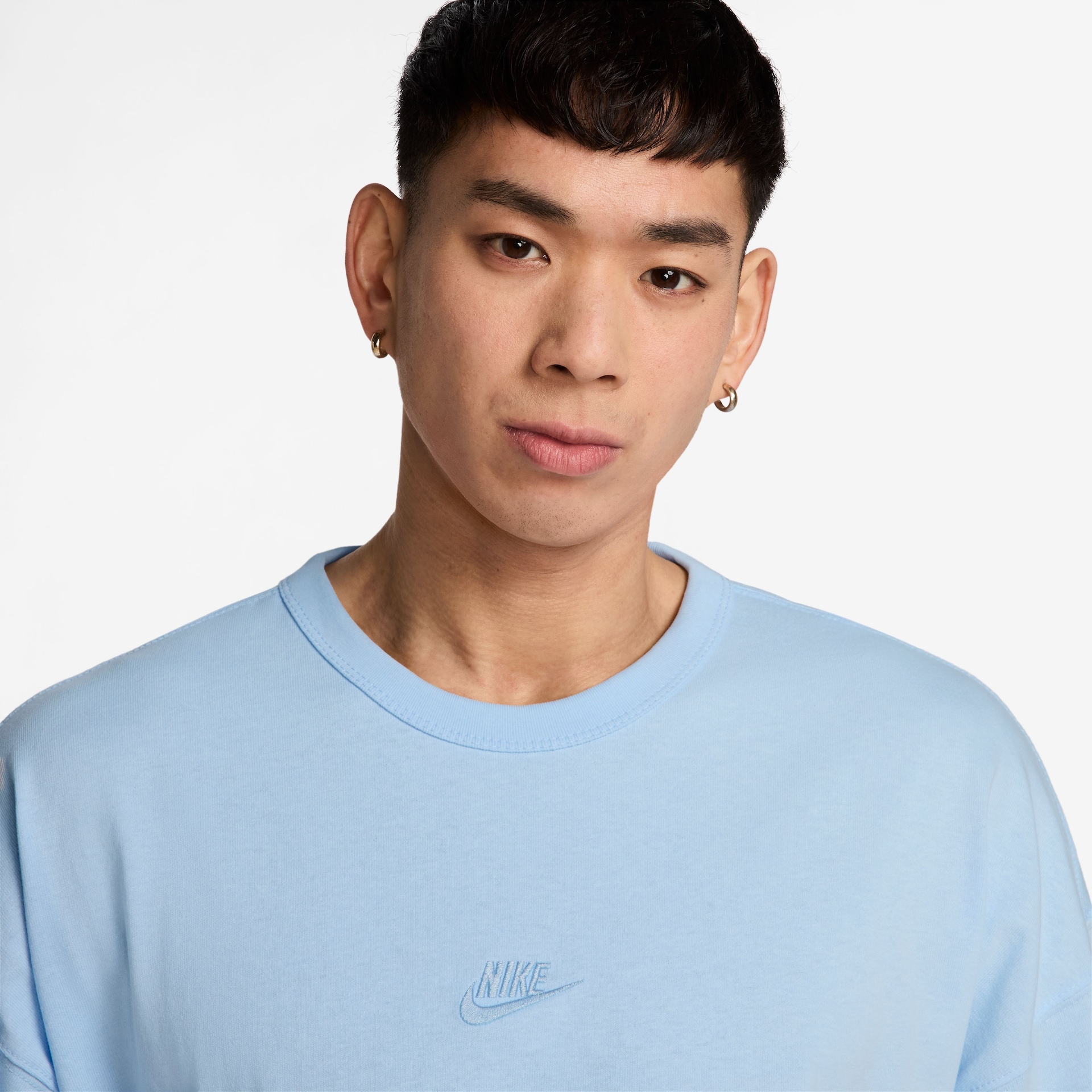 Camiseta Nike Sportswear Premium Masculina - Foto 3