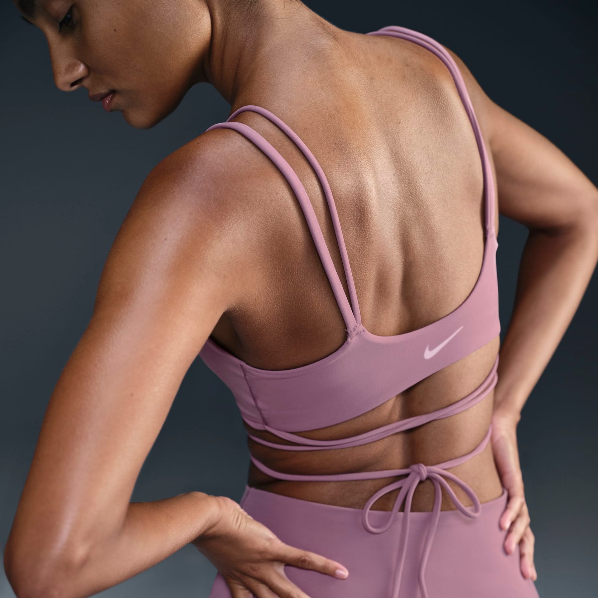 Top Nike Indy Strapy Feminino - Foto 2