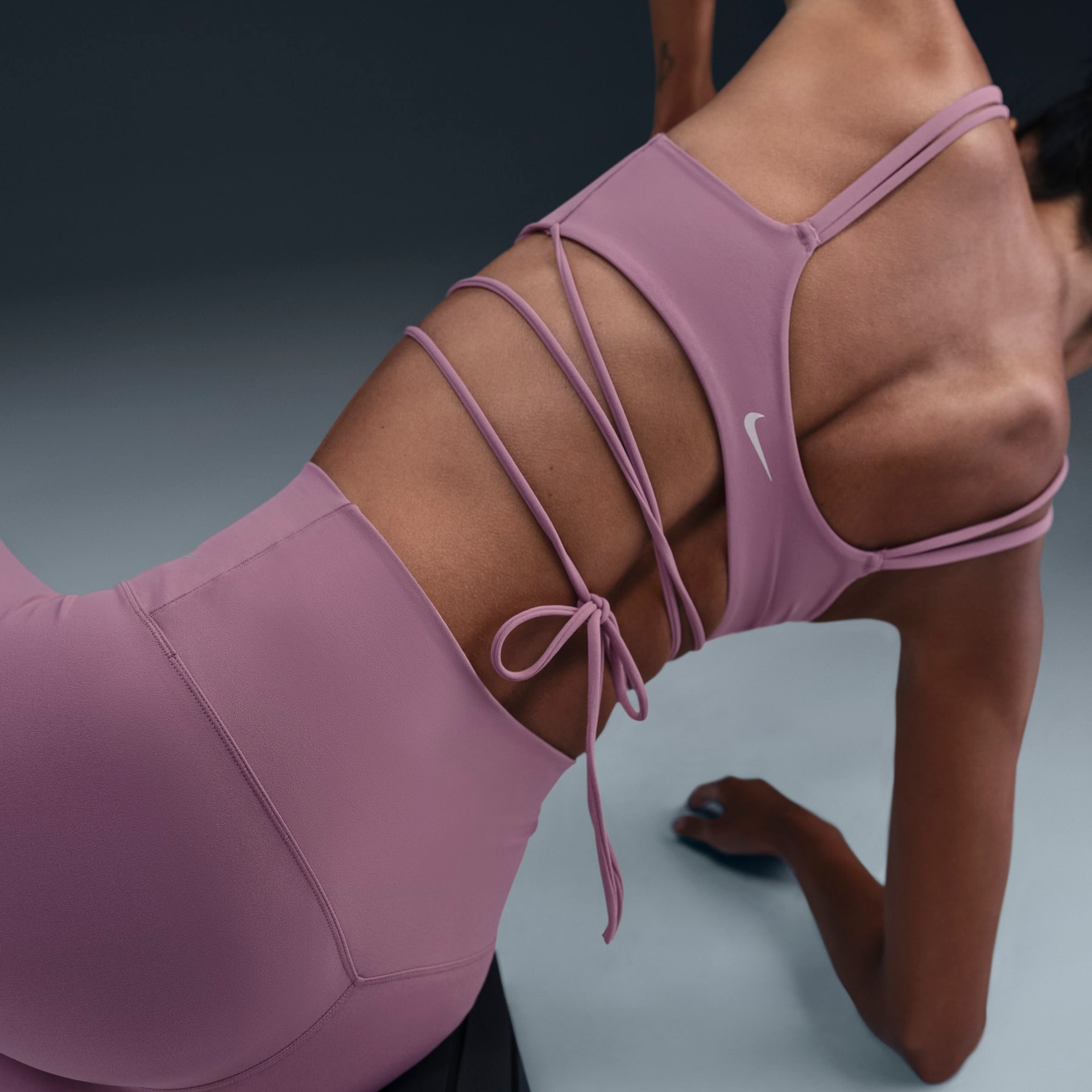 Top Nike Indy Strapy Feminino - Foto 3