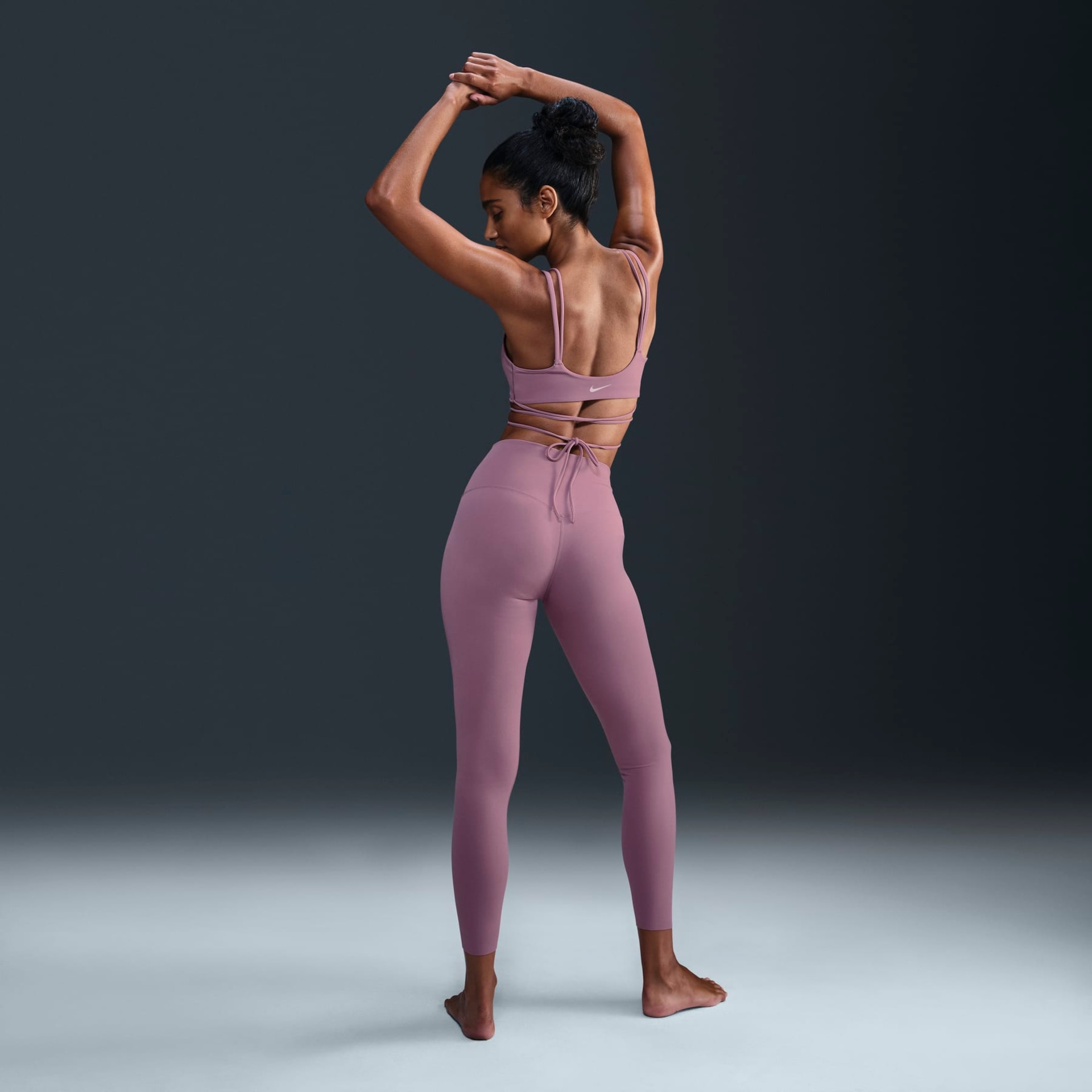 Top Nike Indy Strapy Feminino - Foto 5