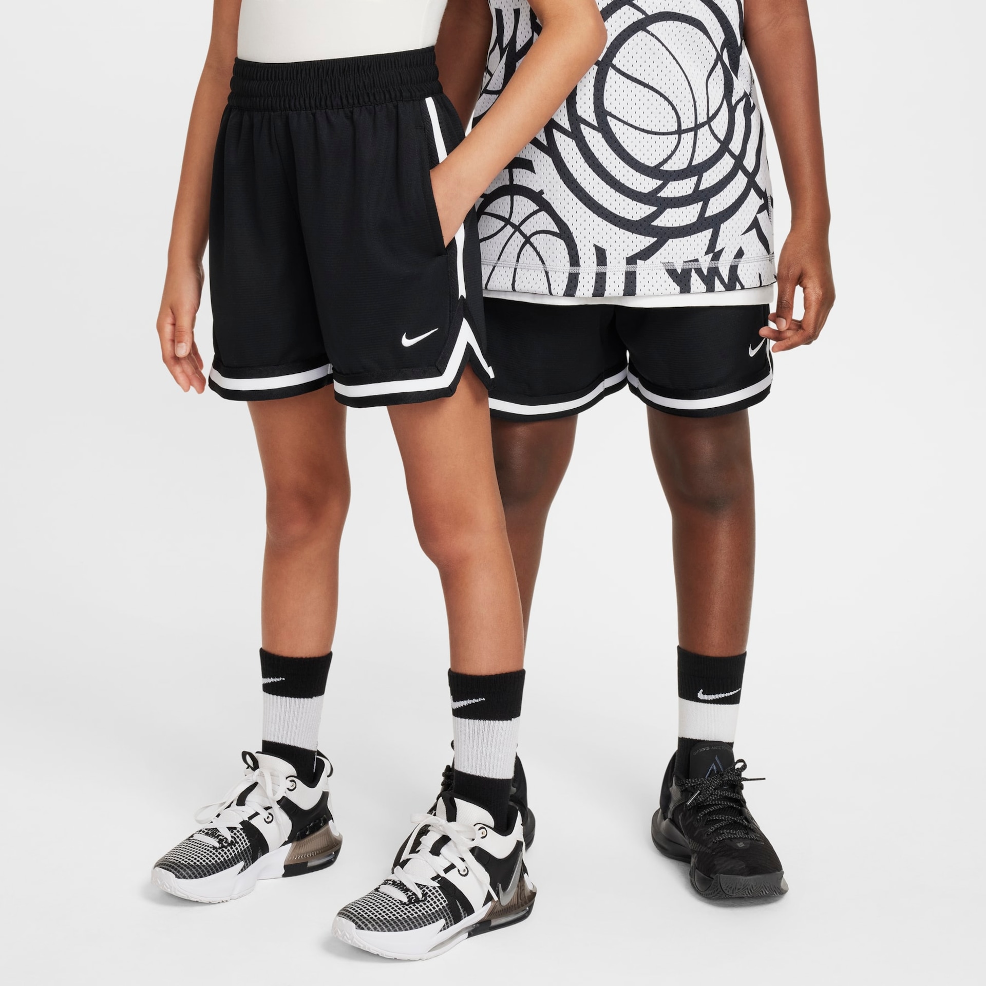 Shorts Nike Dri-FIT DNA 5In Infantil - Foto 1