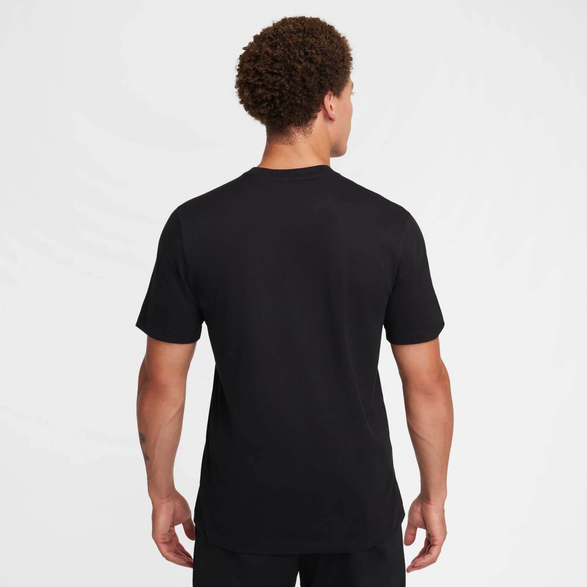 Camiseta Nike Fri-FIT GFX Masculina - Foto 2