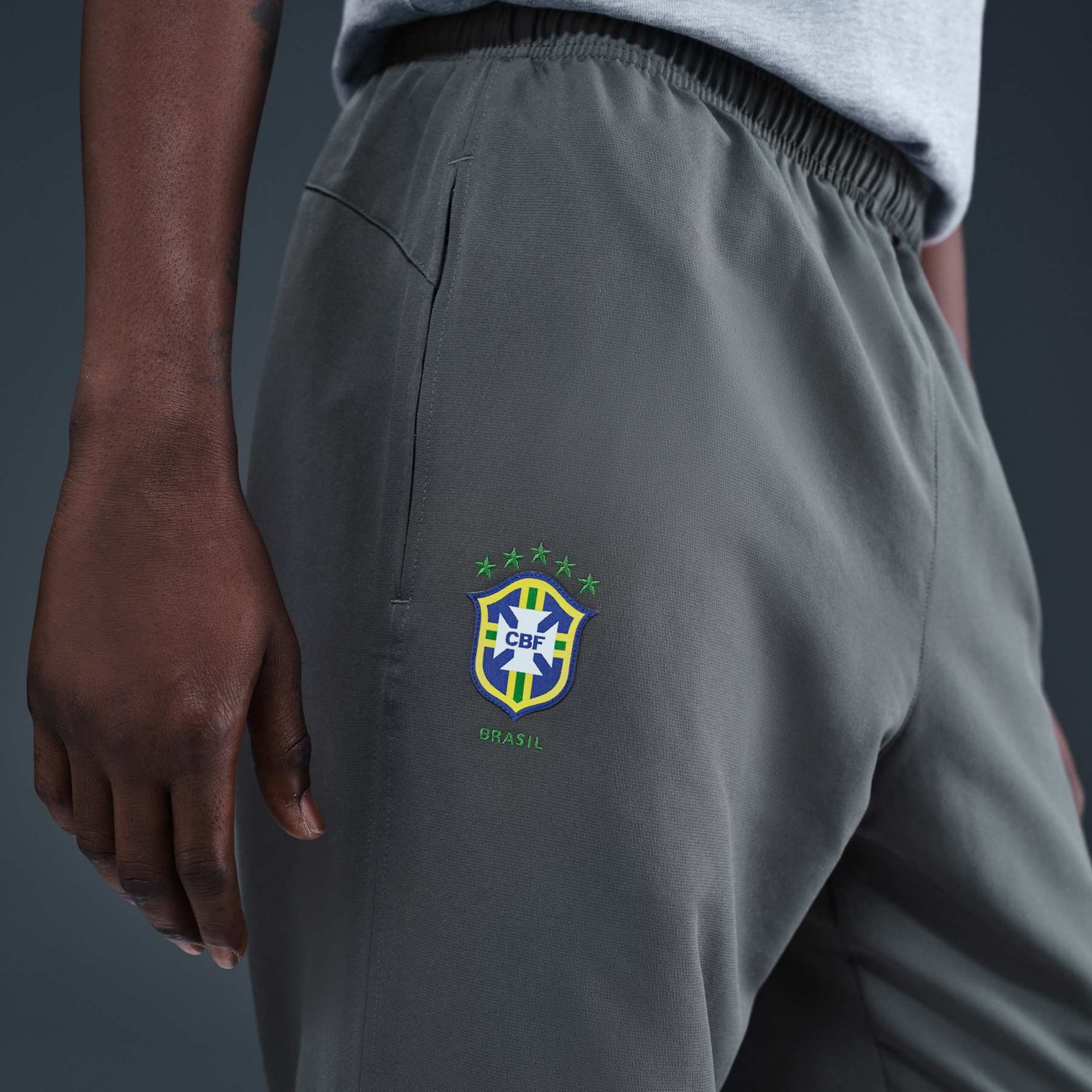 Calça Brasil Nike Reedição Total 90 Masculina - Foto 2