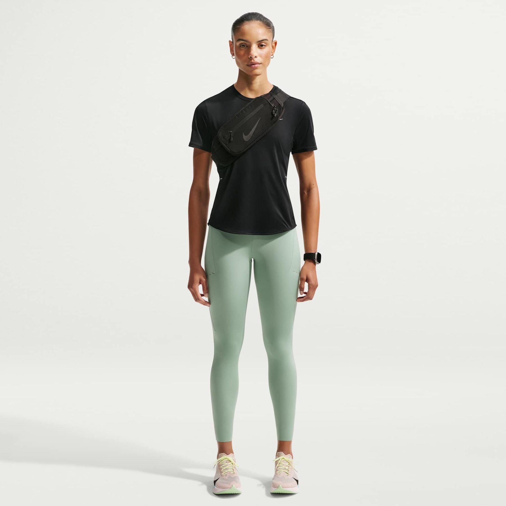 Legging Nike Dri-FIT Swift Feminina - Foto 1