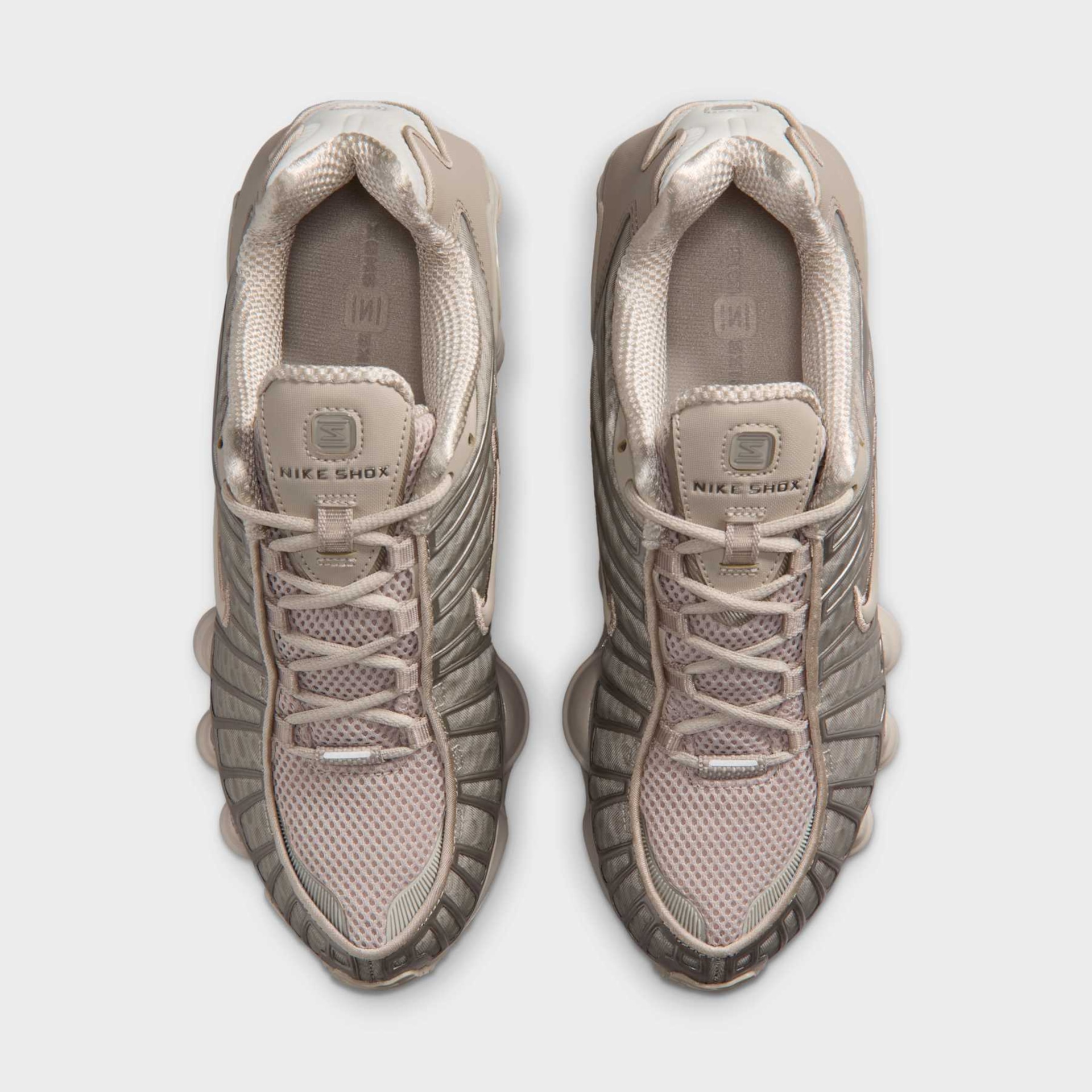Tênis Nike Shox TL Feminino - Foto 4