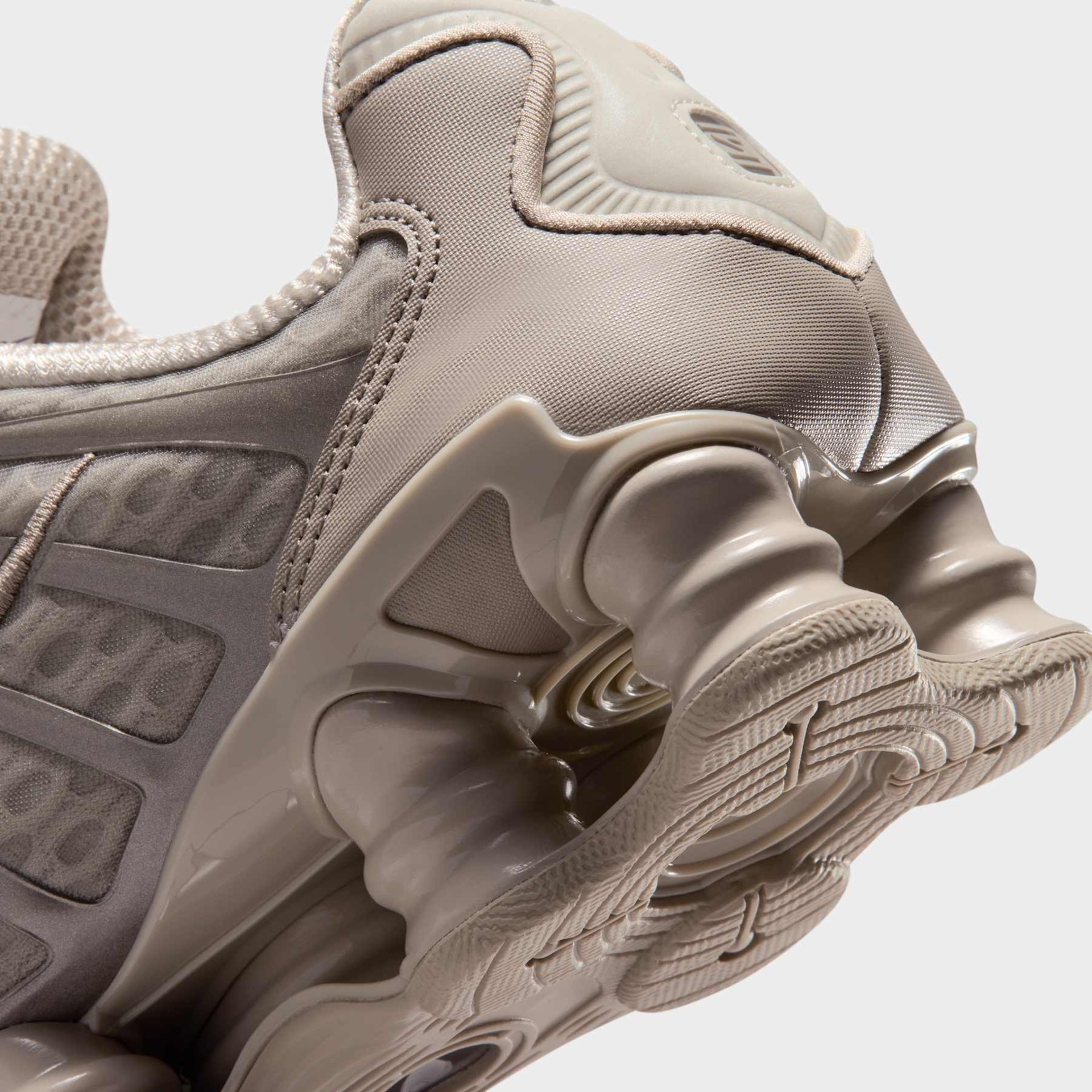 Tênis Nike Shox TL Feminino - Foto 8