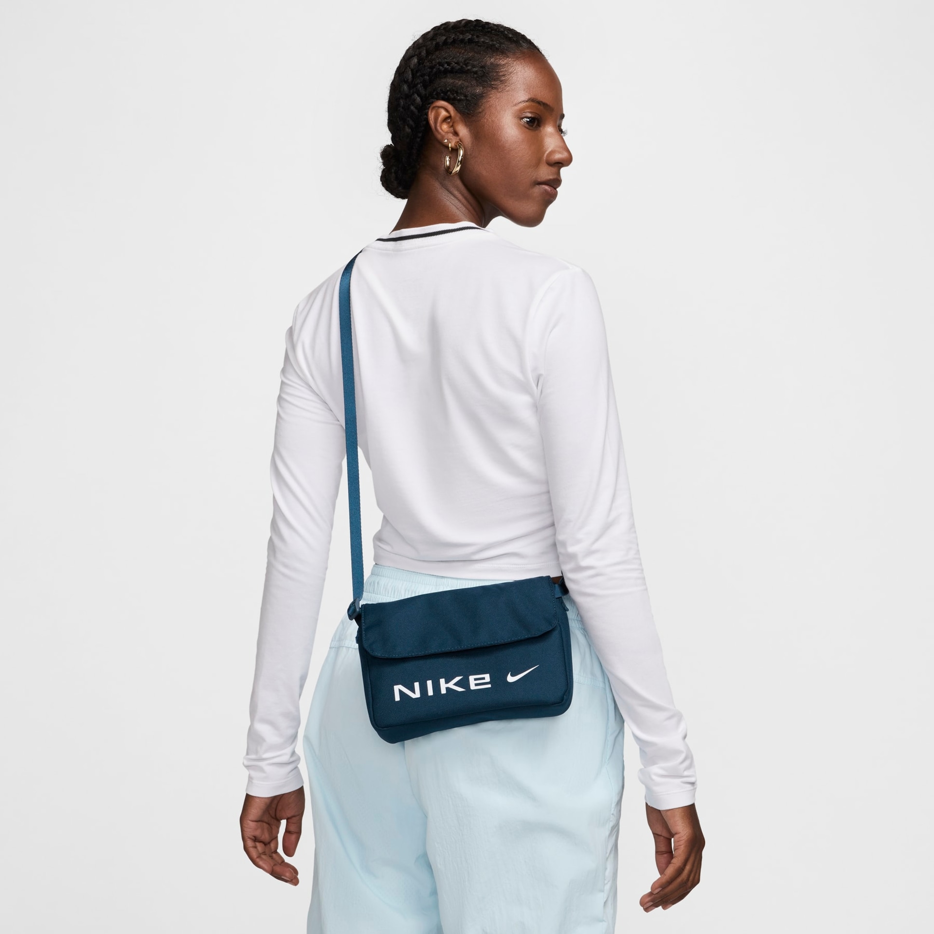 Bolsa Transversal Nike Sportswear Futura 365 Feminina - Foto 1