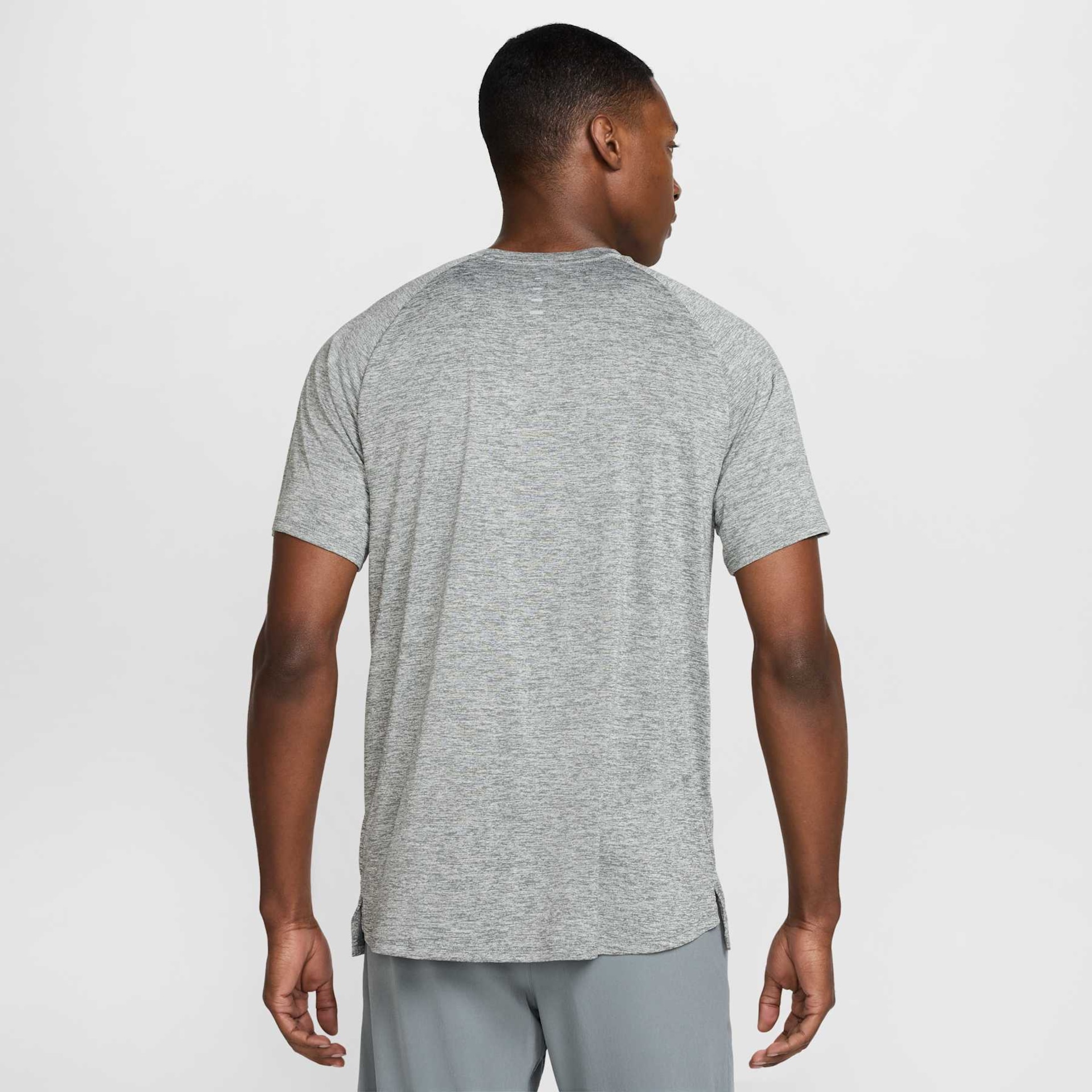 Camiseta Nike Dri-FIT Advance Masculina - Foto 2