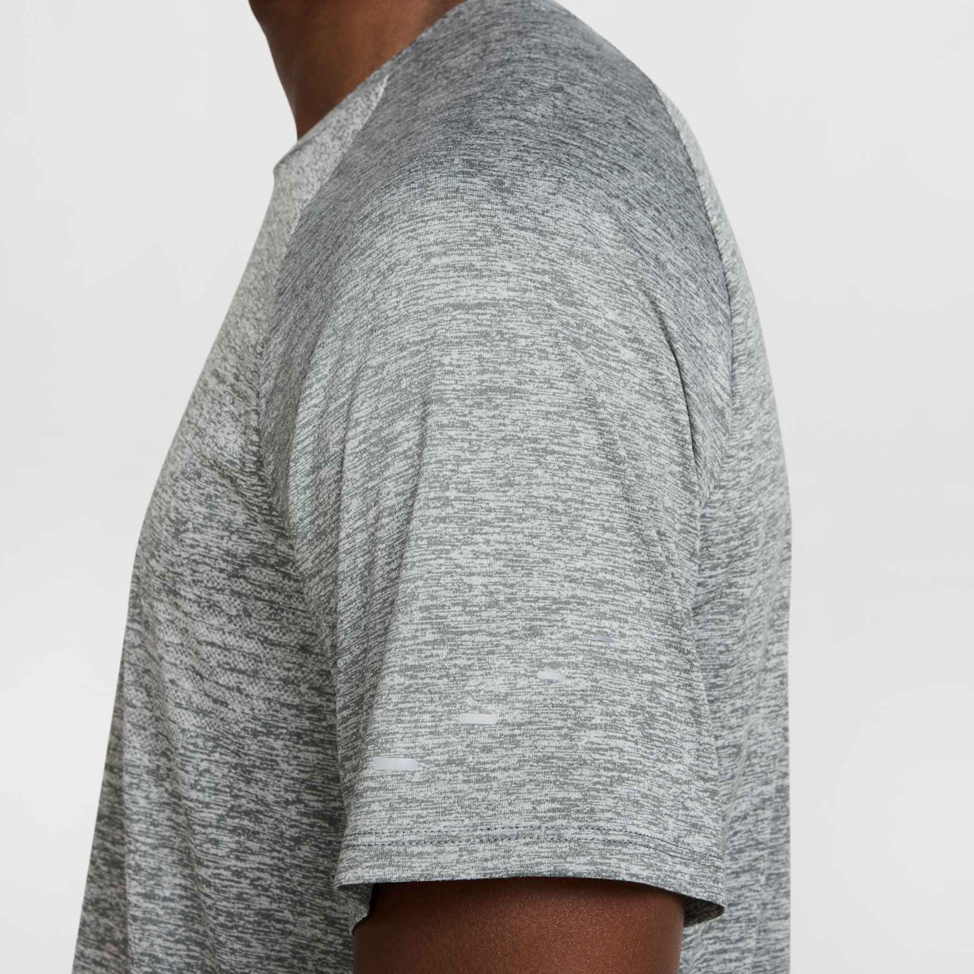 Camiseta Nike Dri-FIT Advance Masculina - Foto 4