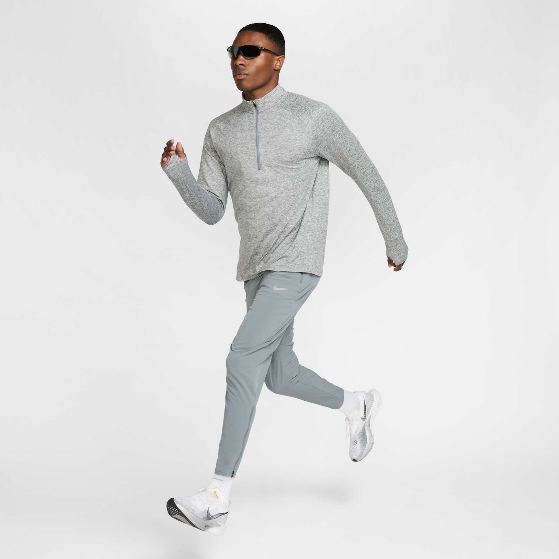 Camiseta Nike Stride Masculina - Foto 7