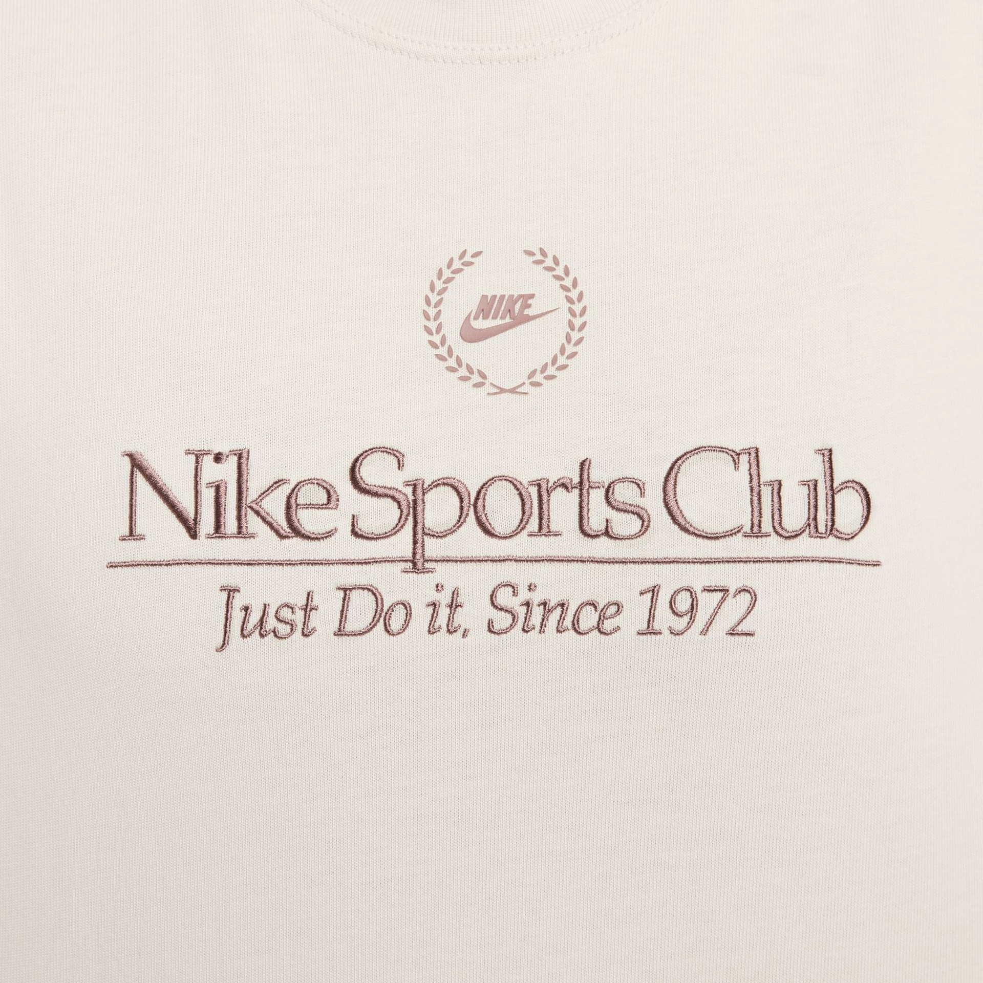 Camiseta Nike Sportswear Boxy Campus Feminina - Foto 4