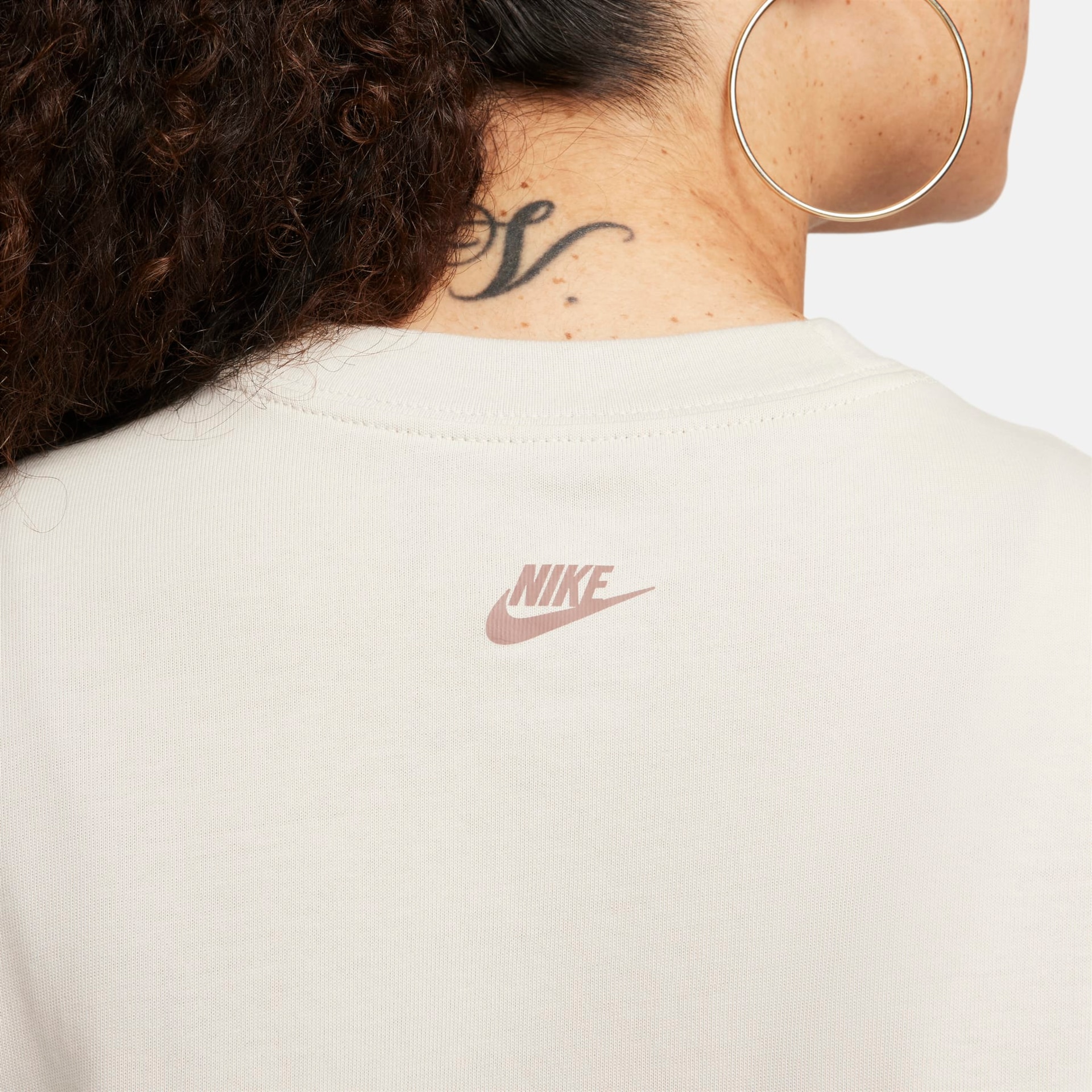 Camiseta Nike Sportswear Boxy Campus Feminina - Foto 5