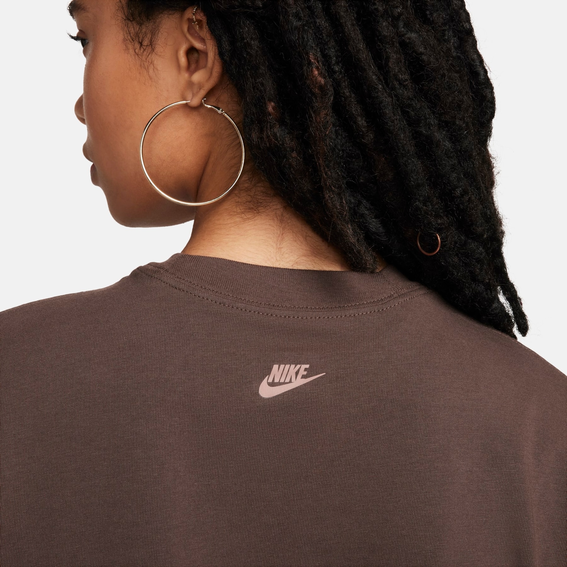 Camiseta Nike Sportswear Boxy Campus Feminina - Foto 5