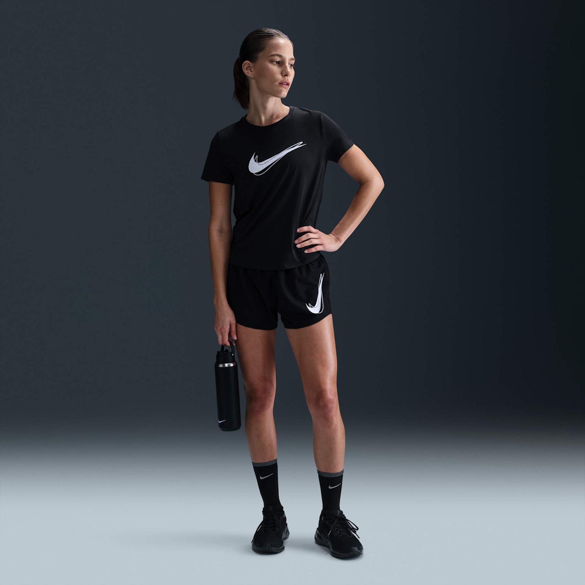 Camiseta Nike One Swoosh Feminina - Foto 4