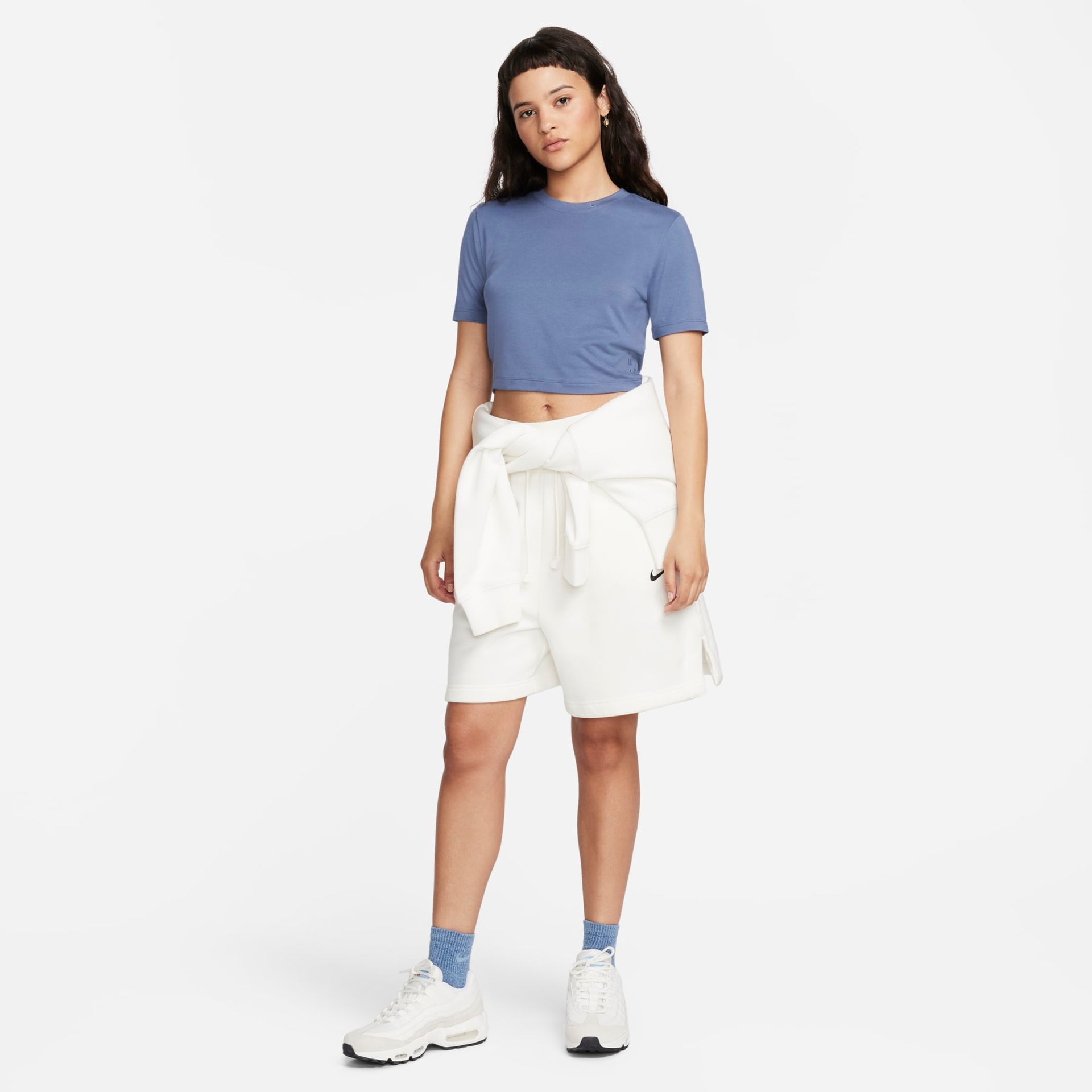 Camiseta Nike Sportswear Cropped Essential Feminina - Foto 6