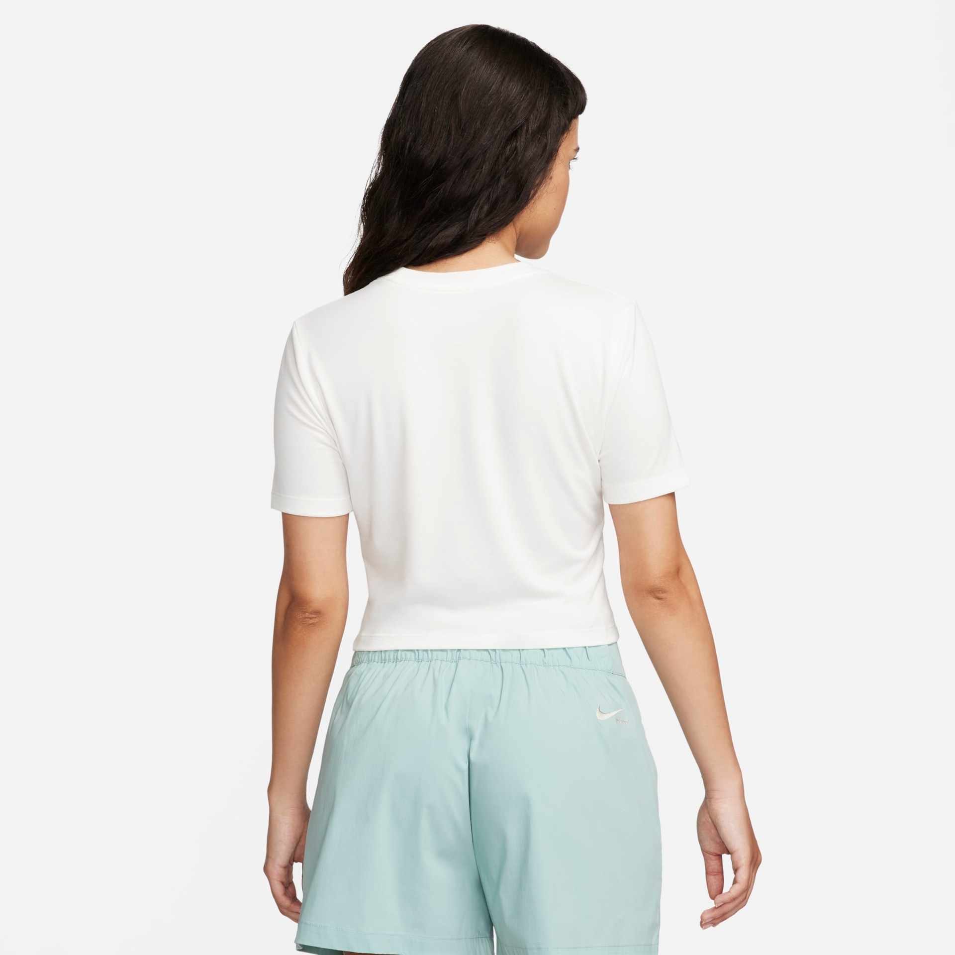 Camiseta Nike Sportswear Cropped Essential Feminina - Foto 2