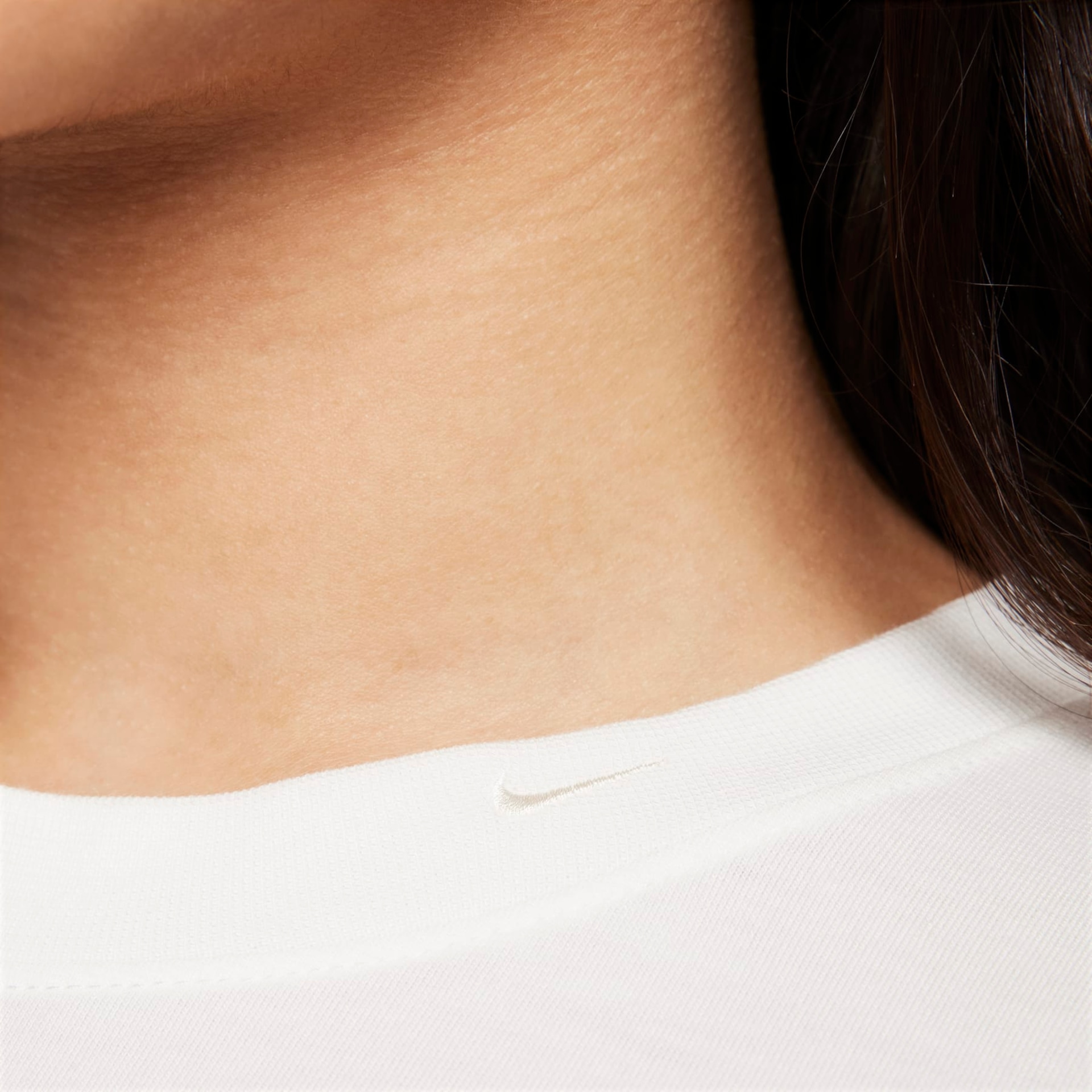 Camiseta Nike Sportswear Cropped Essential Feminina - Foto 4