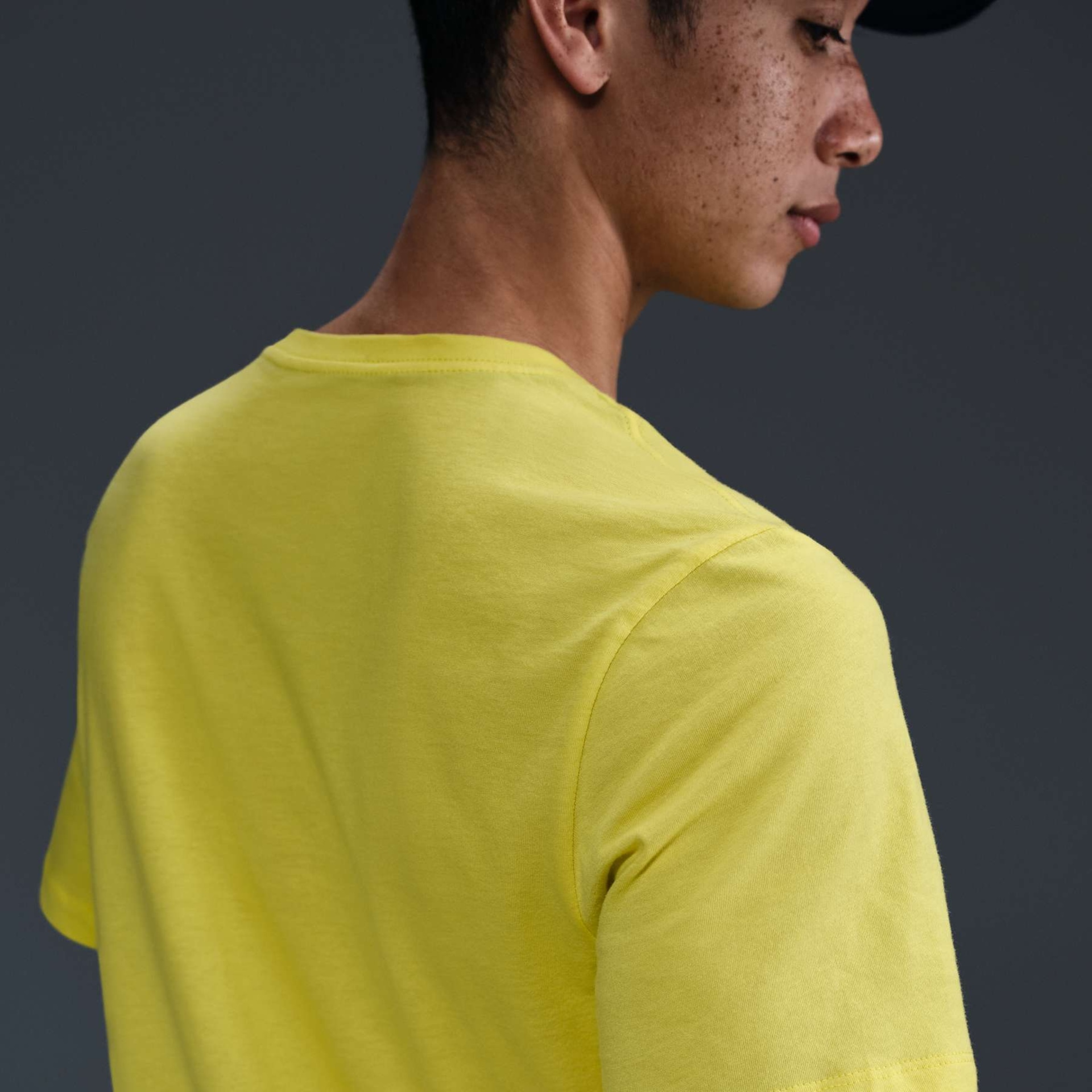 Camiseta Nike Brasil Crest Masculina - Foto 2