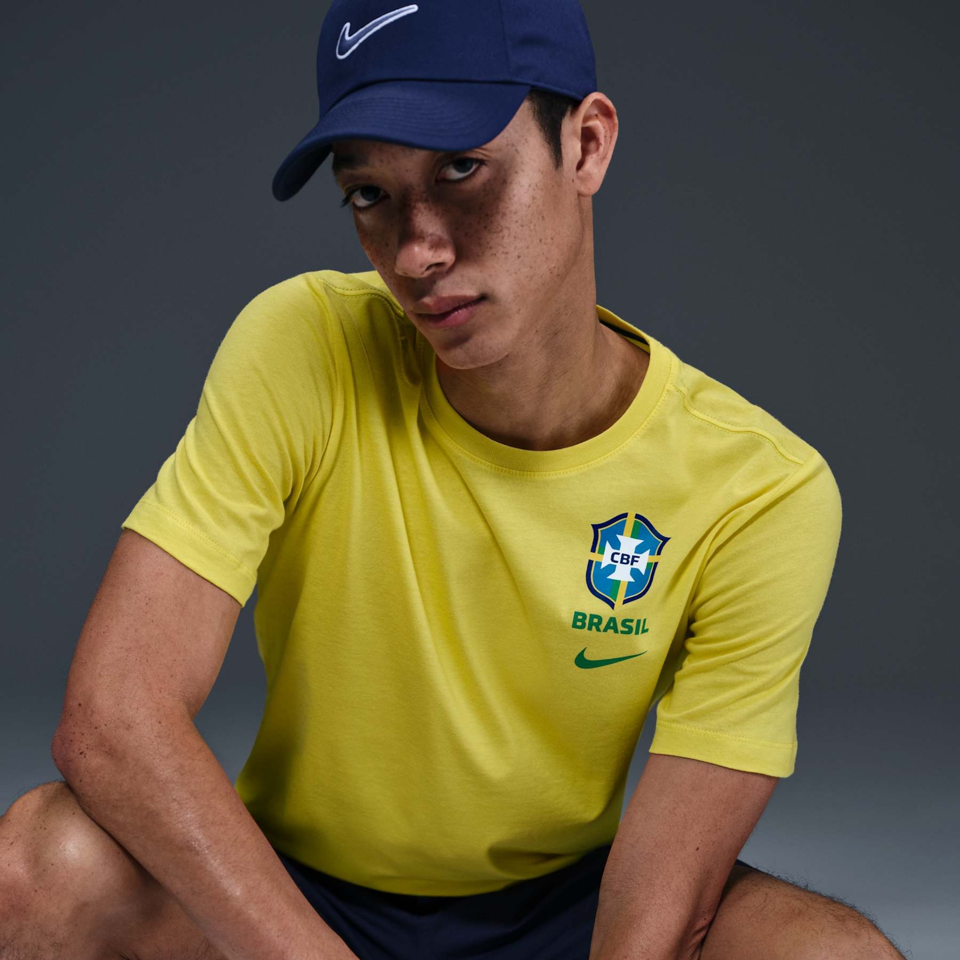 Camiseta Nike Brasil Crest Masculina - Foto 3