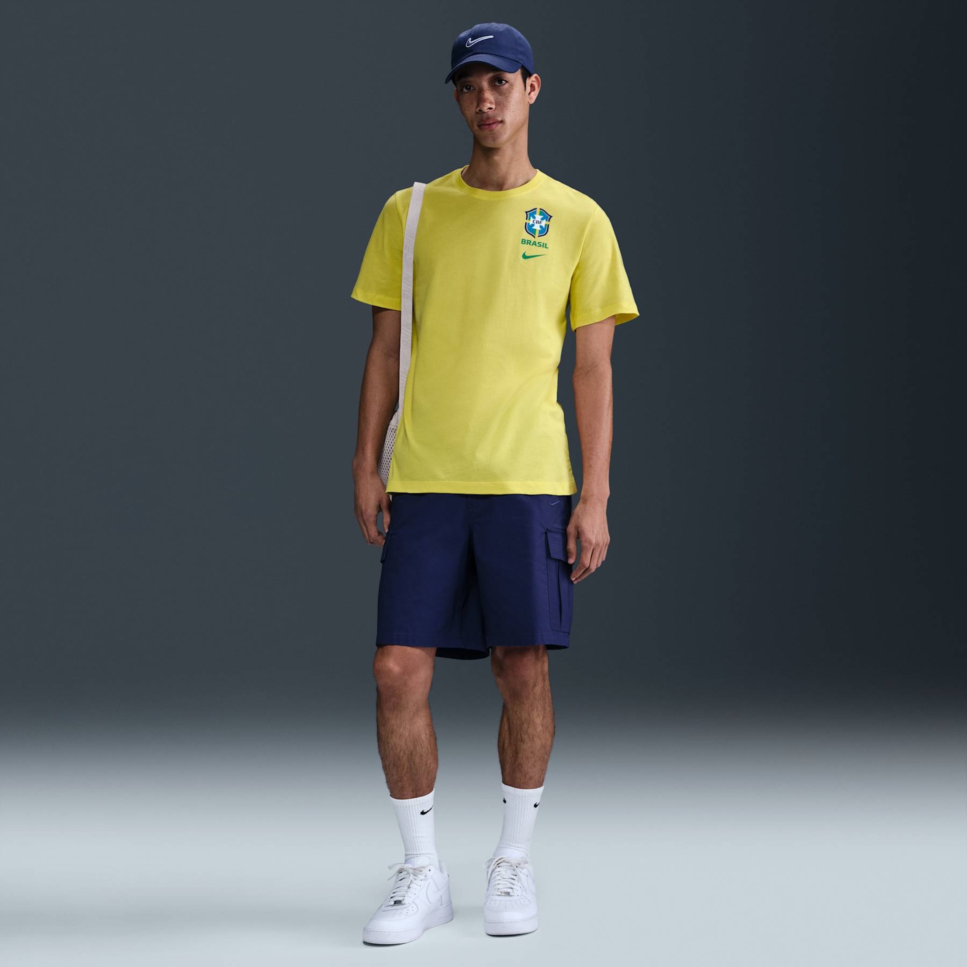 Camiseta Nike Brasil Crest Masculina - Foto 4