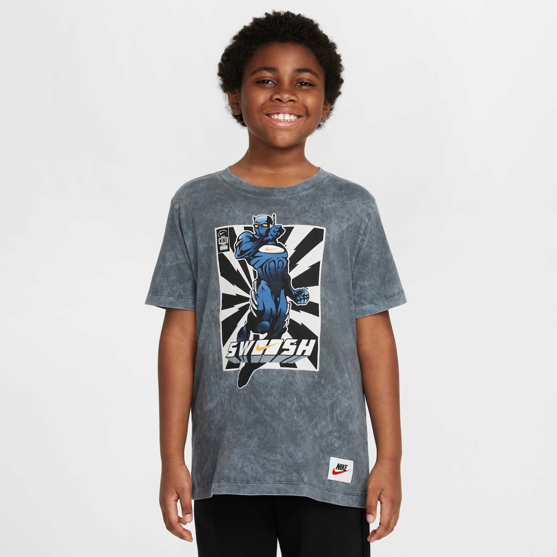 Camiseta Nike Sportswear IYKYK Hero Infantil - Foto 1