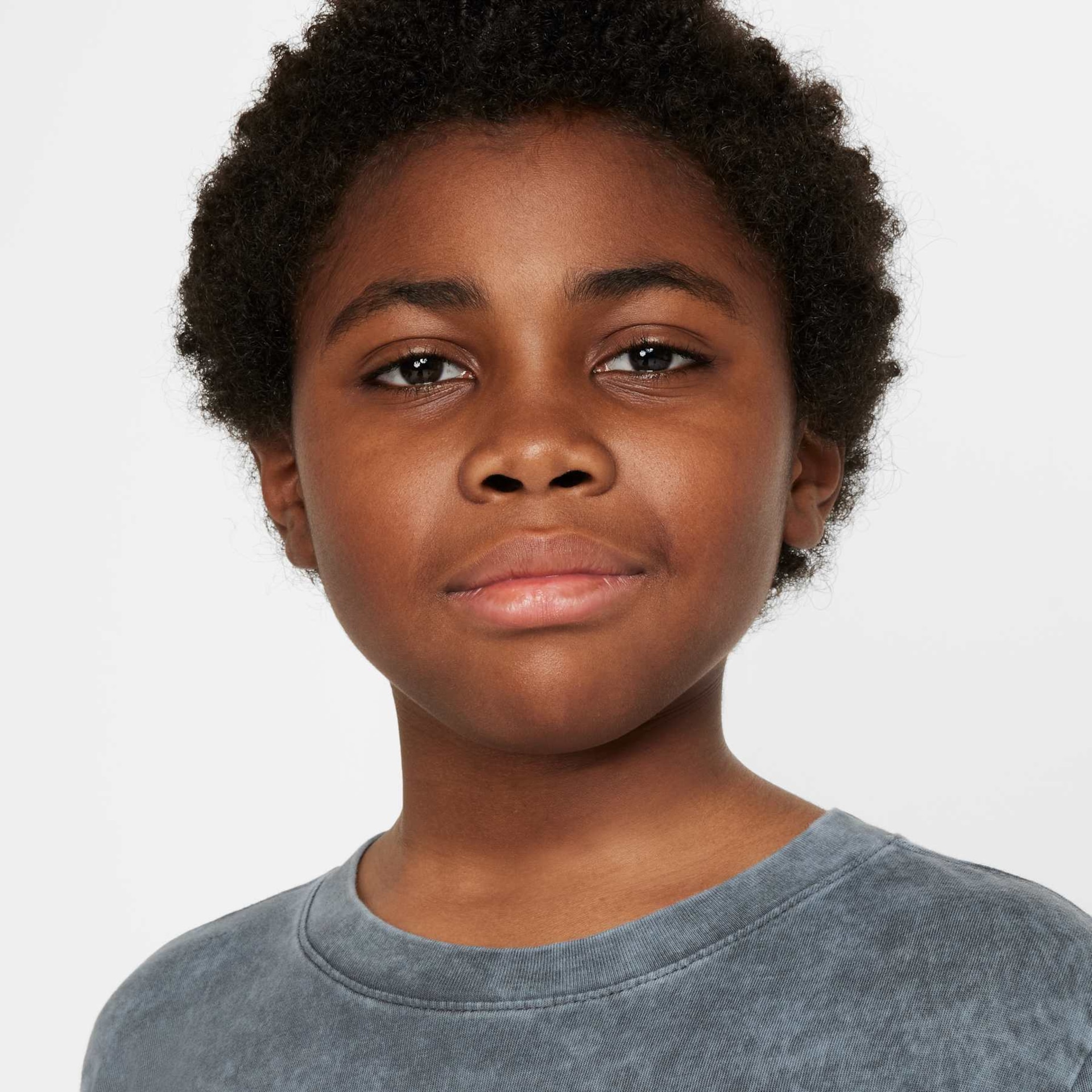 Camiseta Nike Sportswear IYKYK Hero Infantil - Foto 3