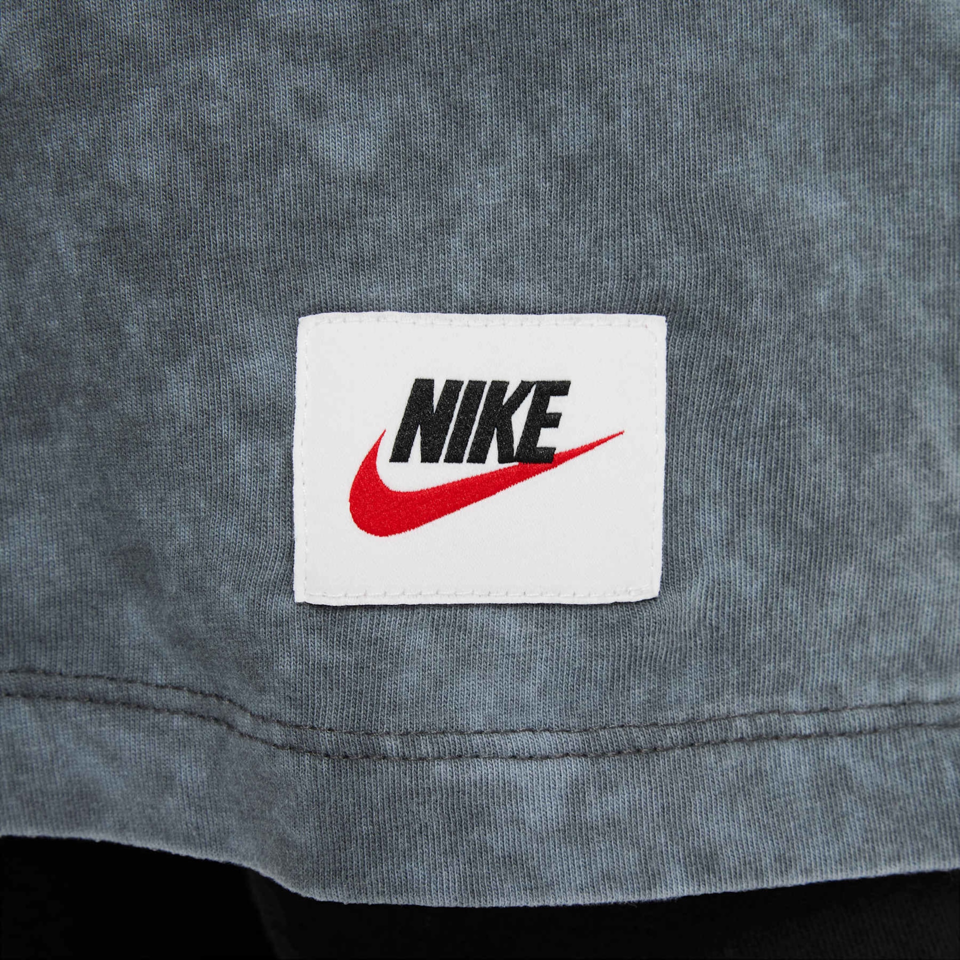 Camiseta Nike Sportswear IYKYK Hero Infantil - Foto 5