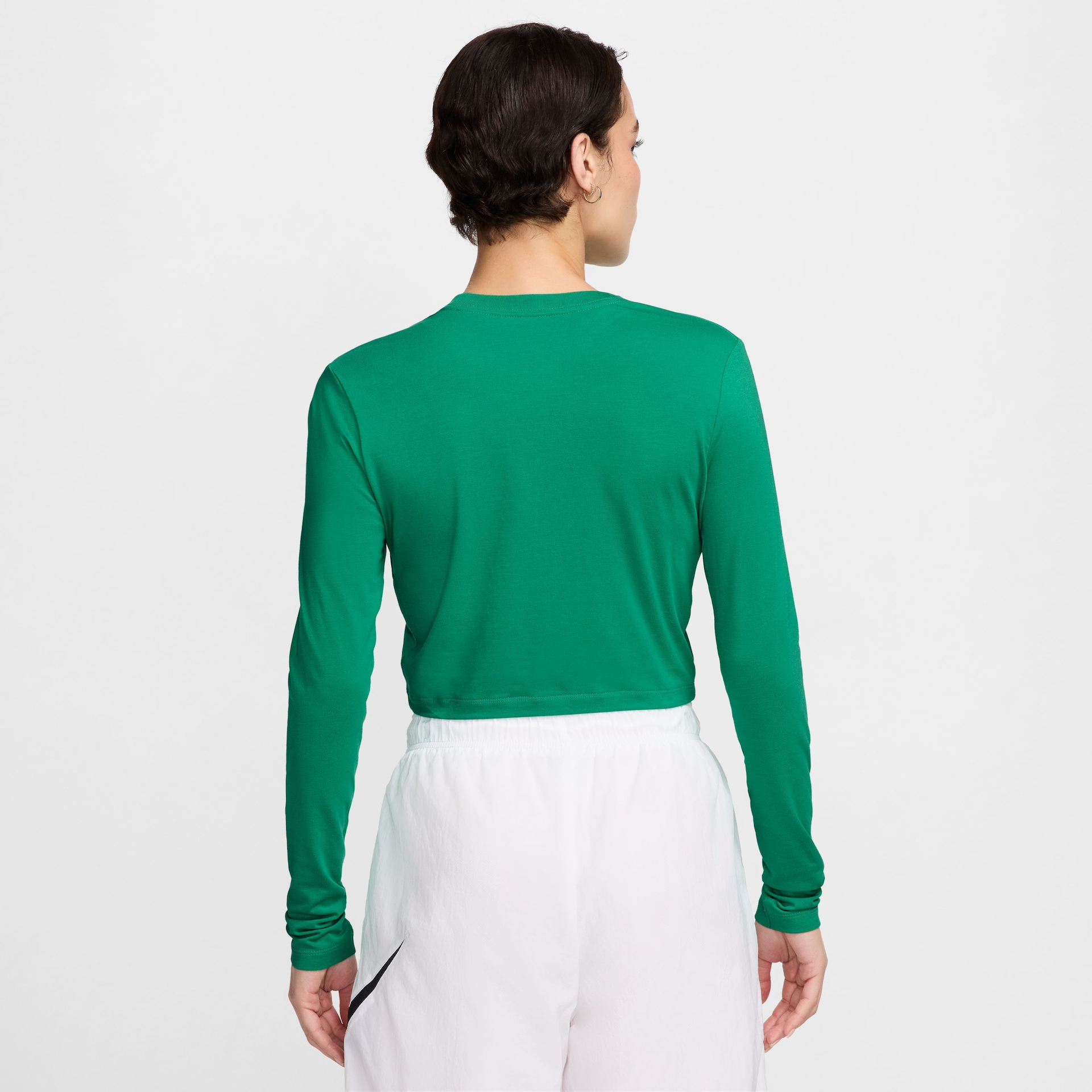 Camiseta Nike Sportswear Cropped Chill Knit Feminina - Foto 2