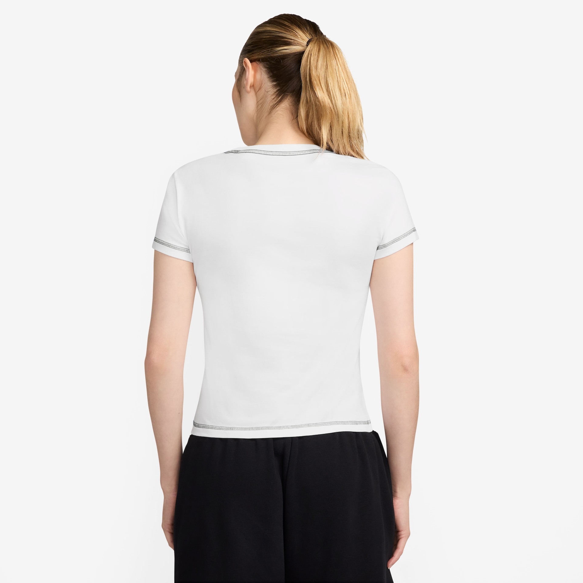 Camiseta Nike Sportswear Chil Knit Feminina - Foto 2