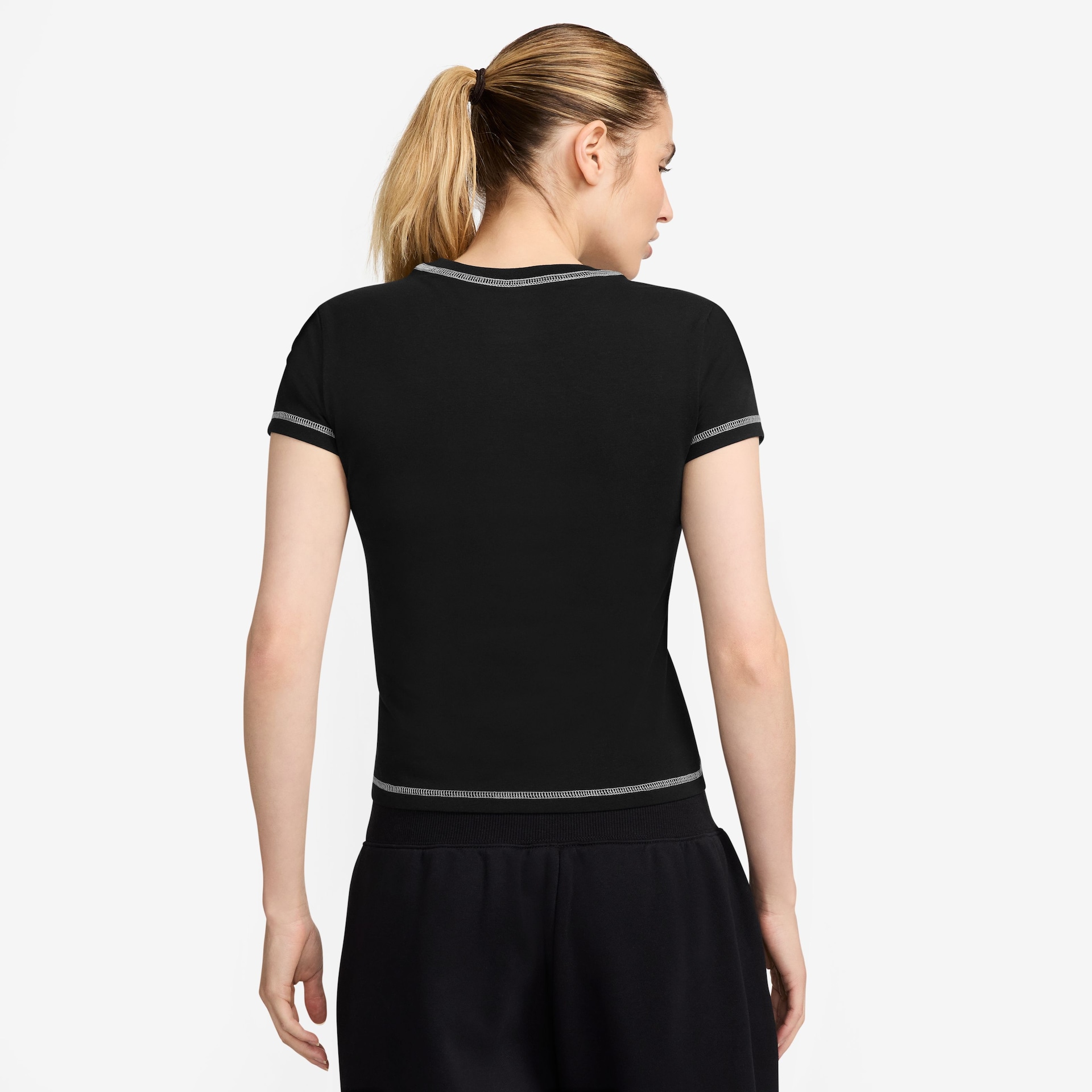 Camiseta Nike Sportswear Chil Knit Feminina - Foto 2