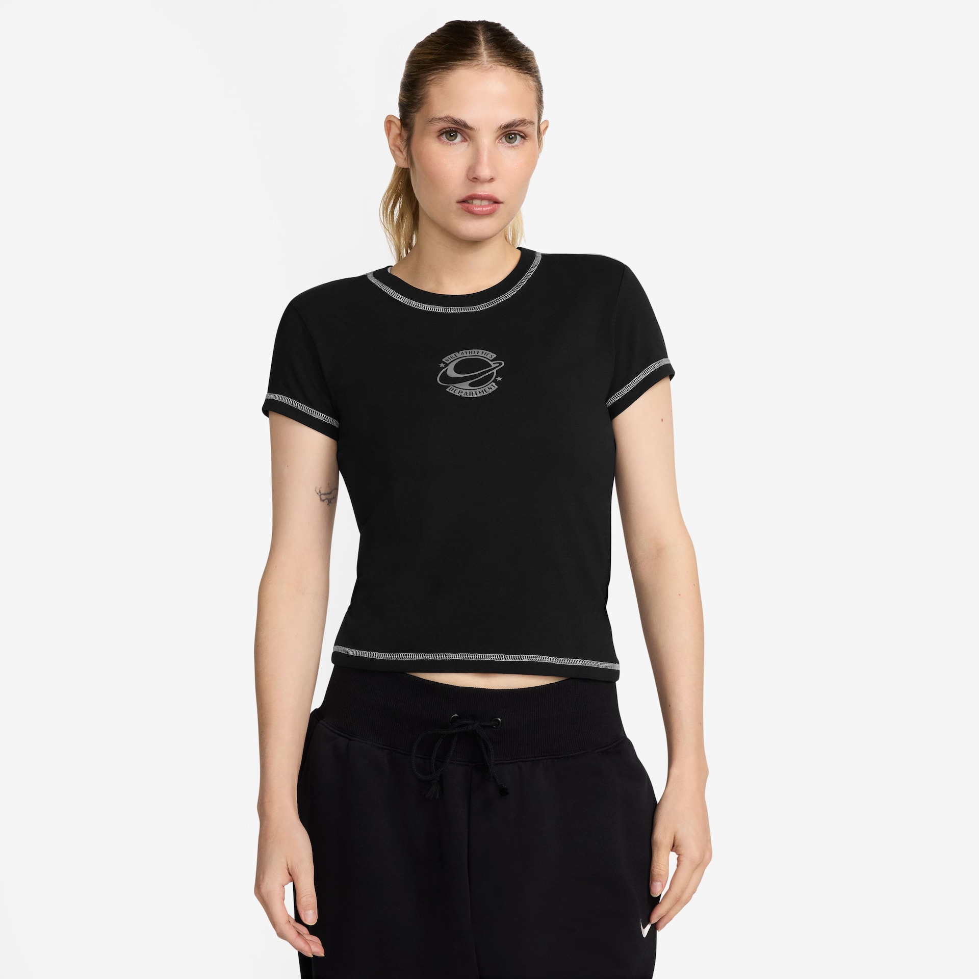 Camiseta Nike Sportswear Chil Knit Feminina - Foto 1