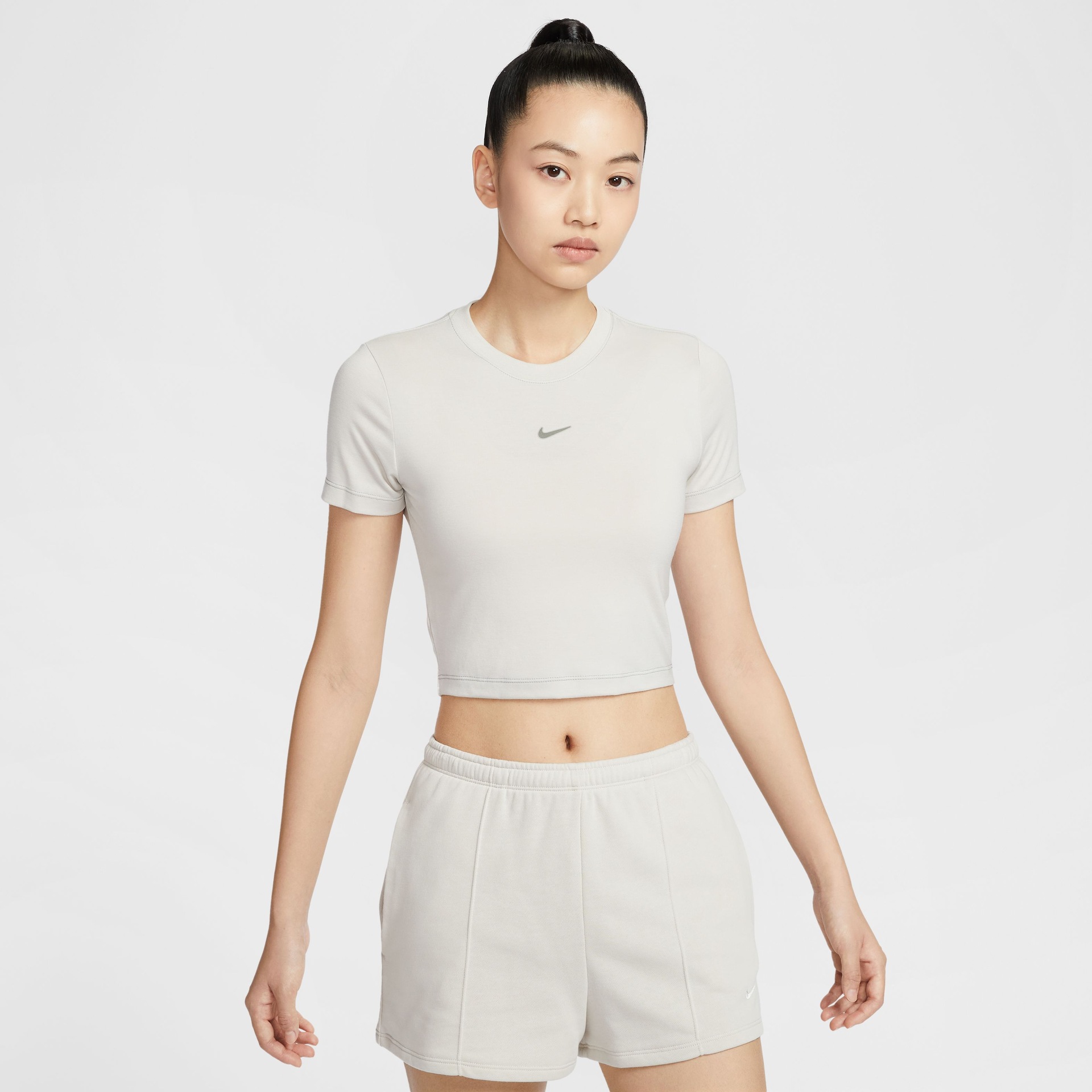 Camiseta Nike Sportswear Cropped Slim Feminina - Foto 1