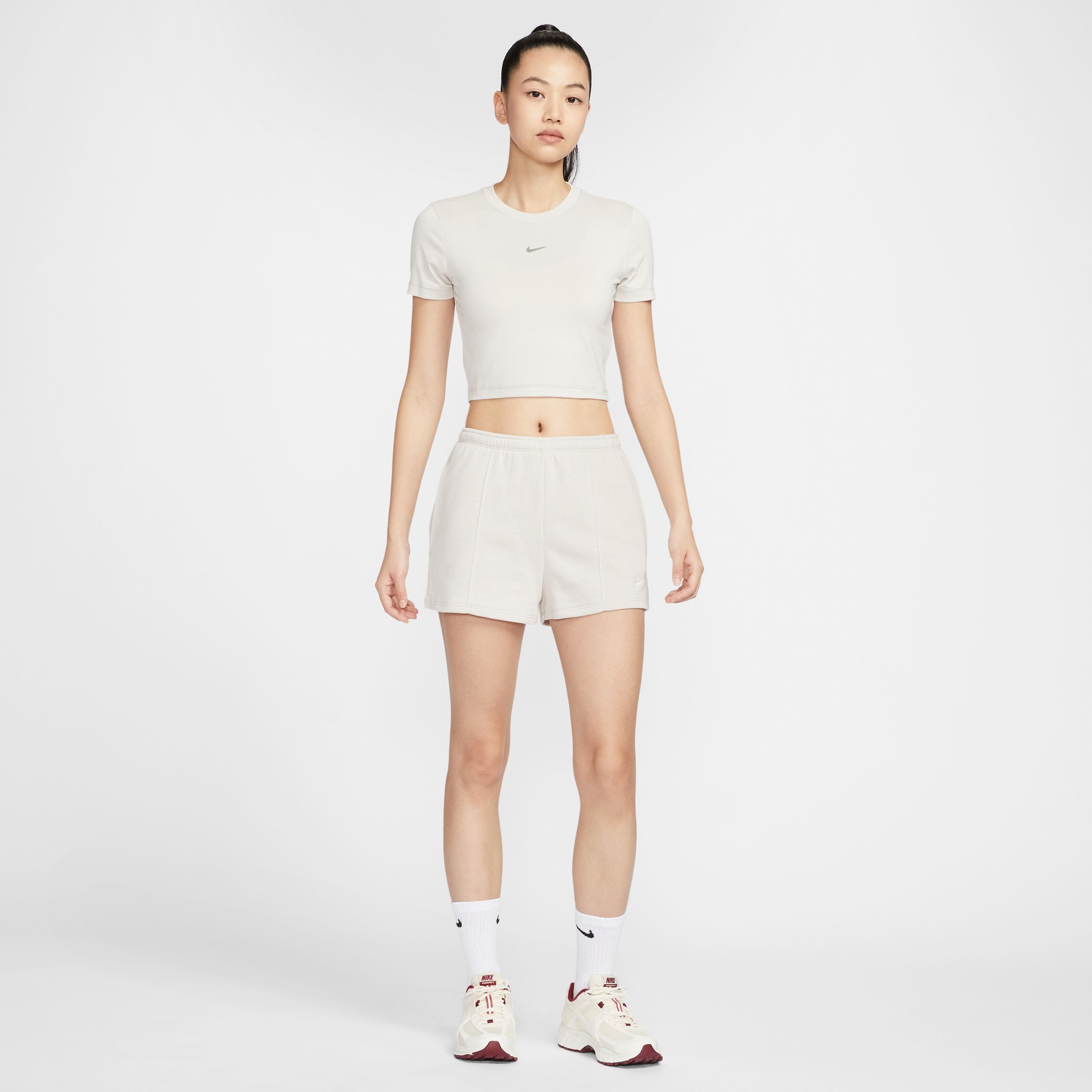 Camiseta Nike Sportswear Cropped Slim Feminina - Foto 5