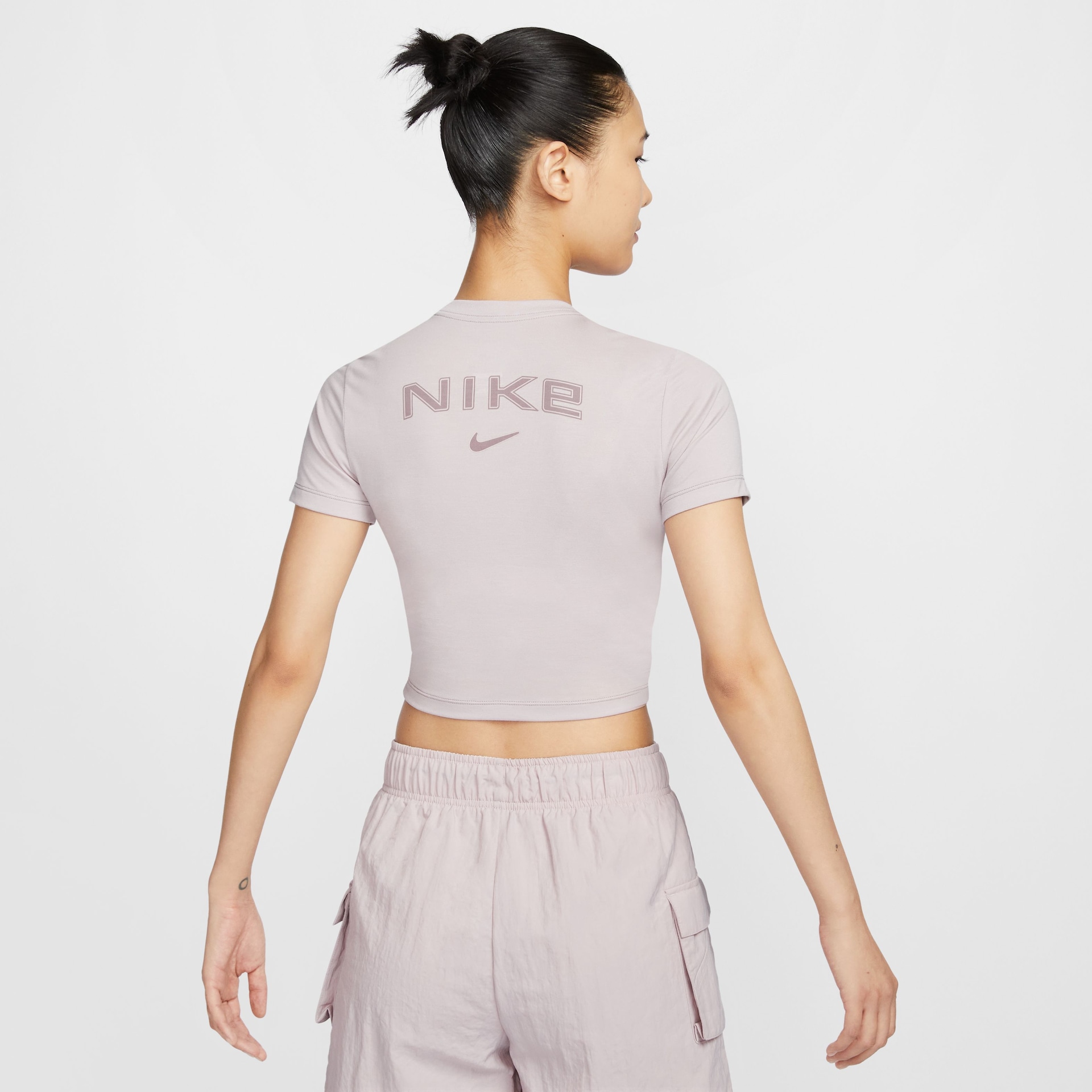 Camiseta Nike Sportswear Cropped Slim Feminina - Foto 2