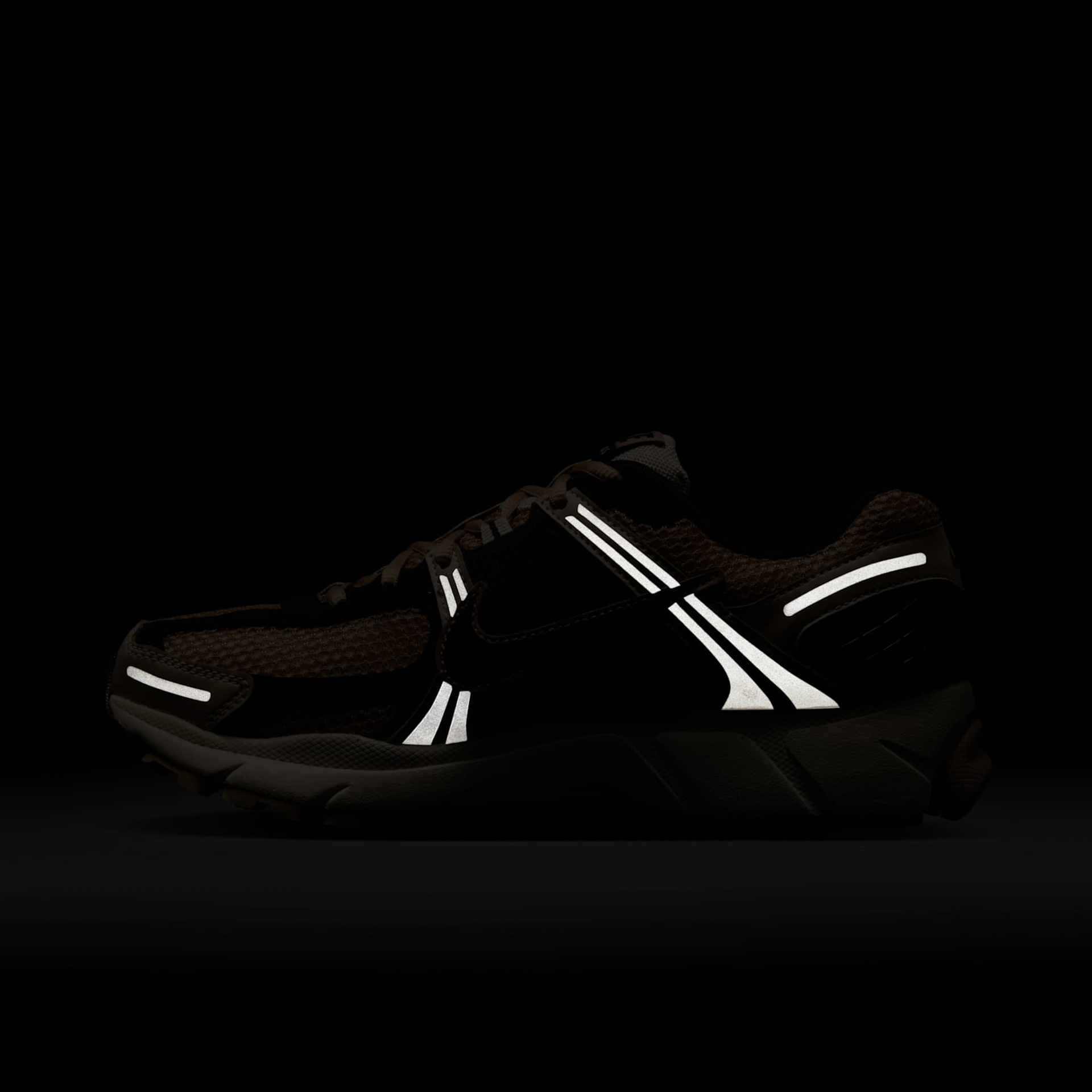 Tênis Nike Zoom Vomero 5 Feminino - Foto 12