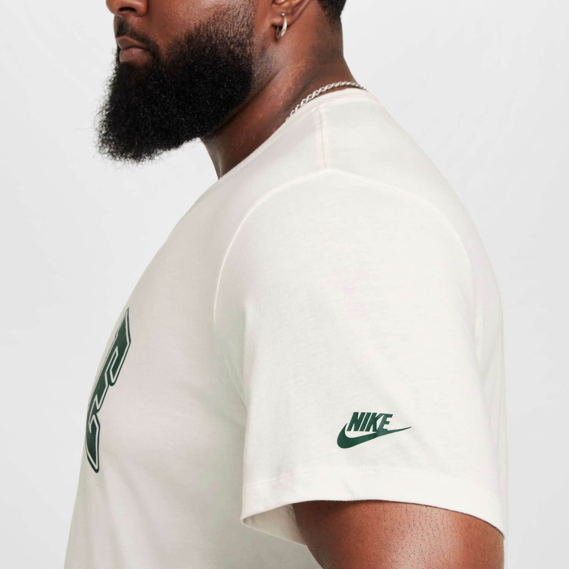 Camiseta Nike Sportswear Club Masculina - Foto 9