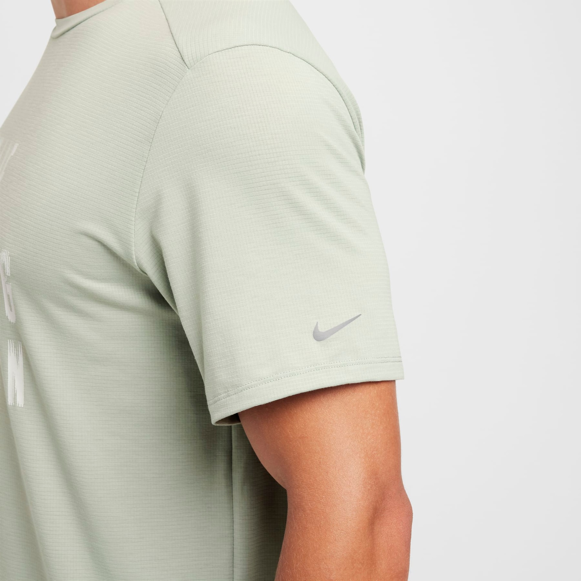 Camiseta Nike Dri-FIT Rise365 Masculina - Foto 4