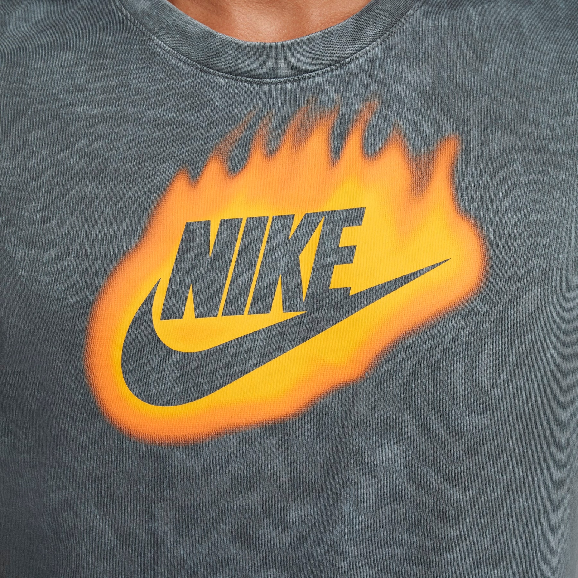 Camiseta Nike Sportswear DNA Masculina - Foto 4