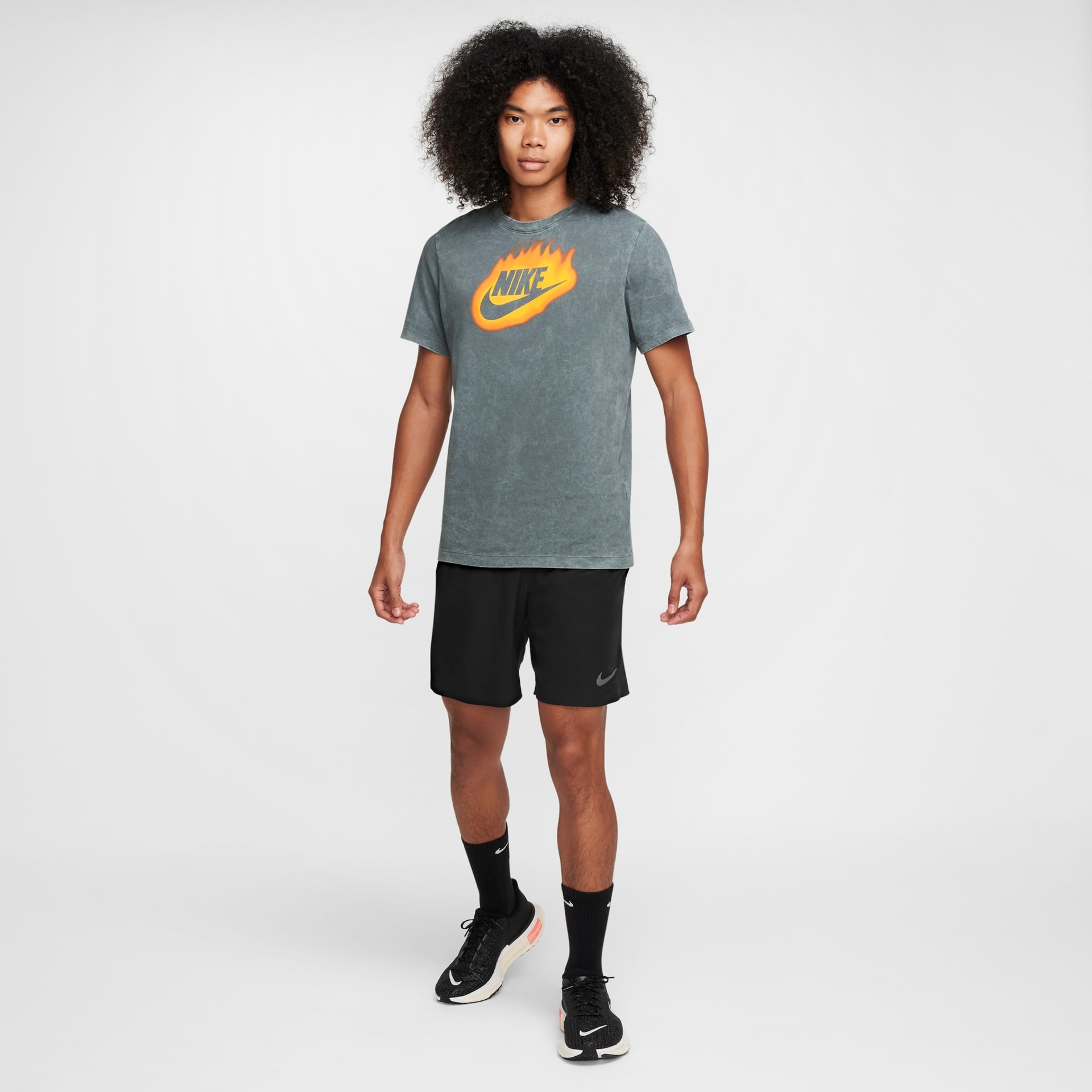 Camiseta Nike Sportswear DNA Masculina - Foto 6