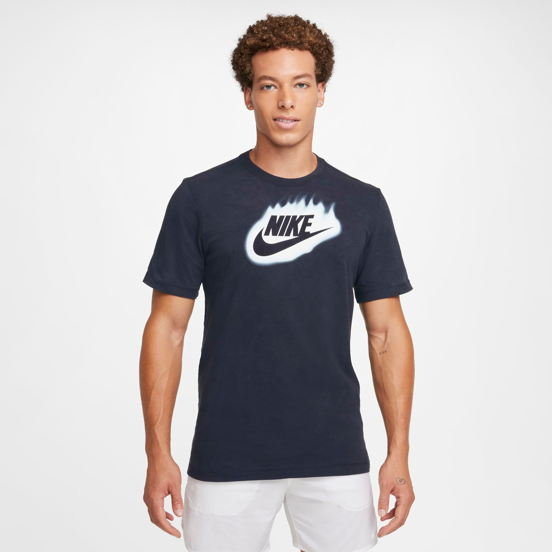 Camiseta Nike Sportswear DNA Masculina - Foto 1