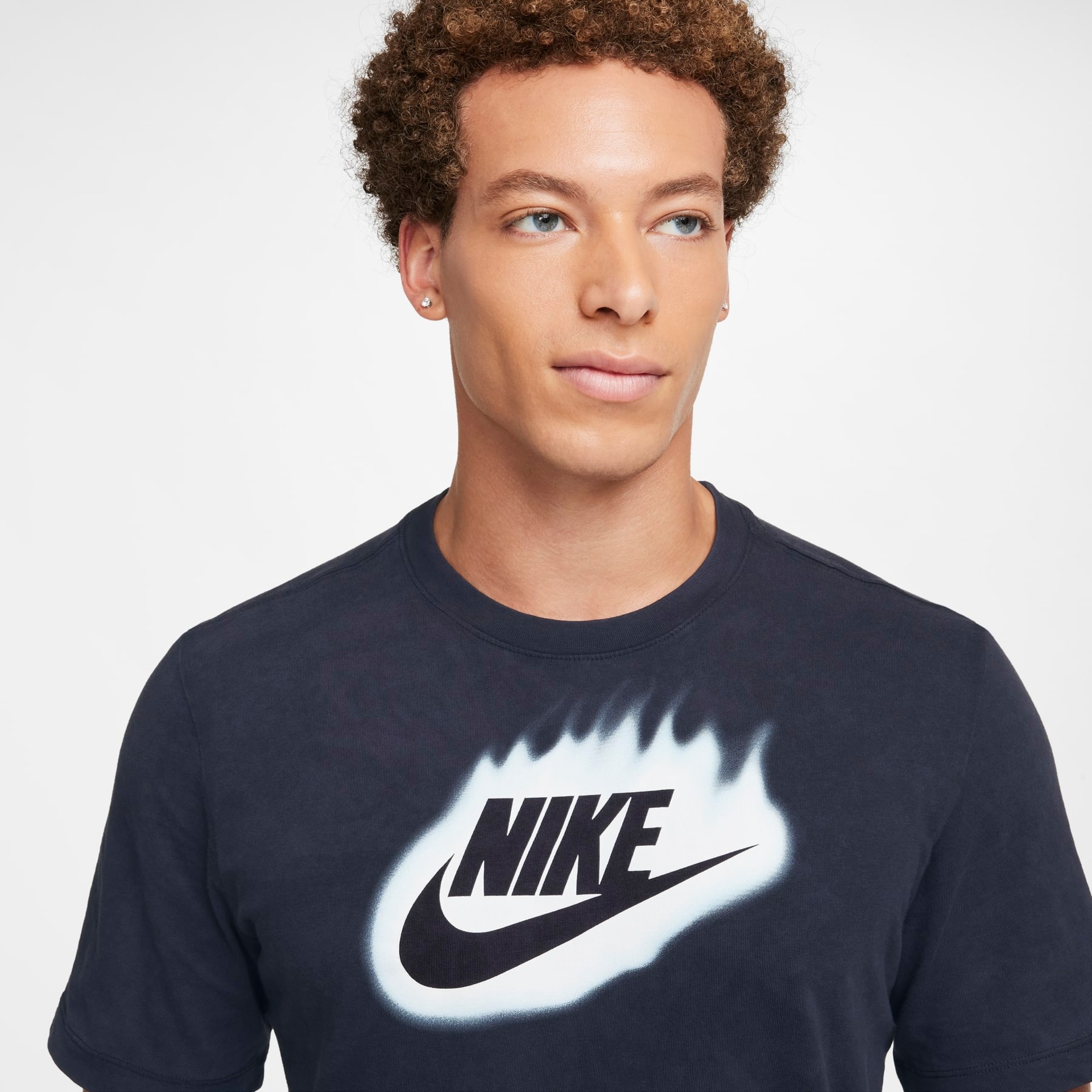 Camiseta Nike Sportswear DNA Masculina - Foto 3