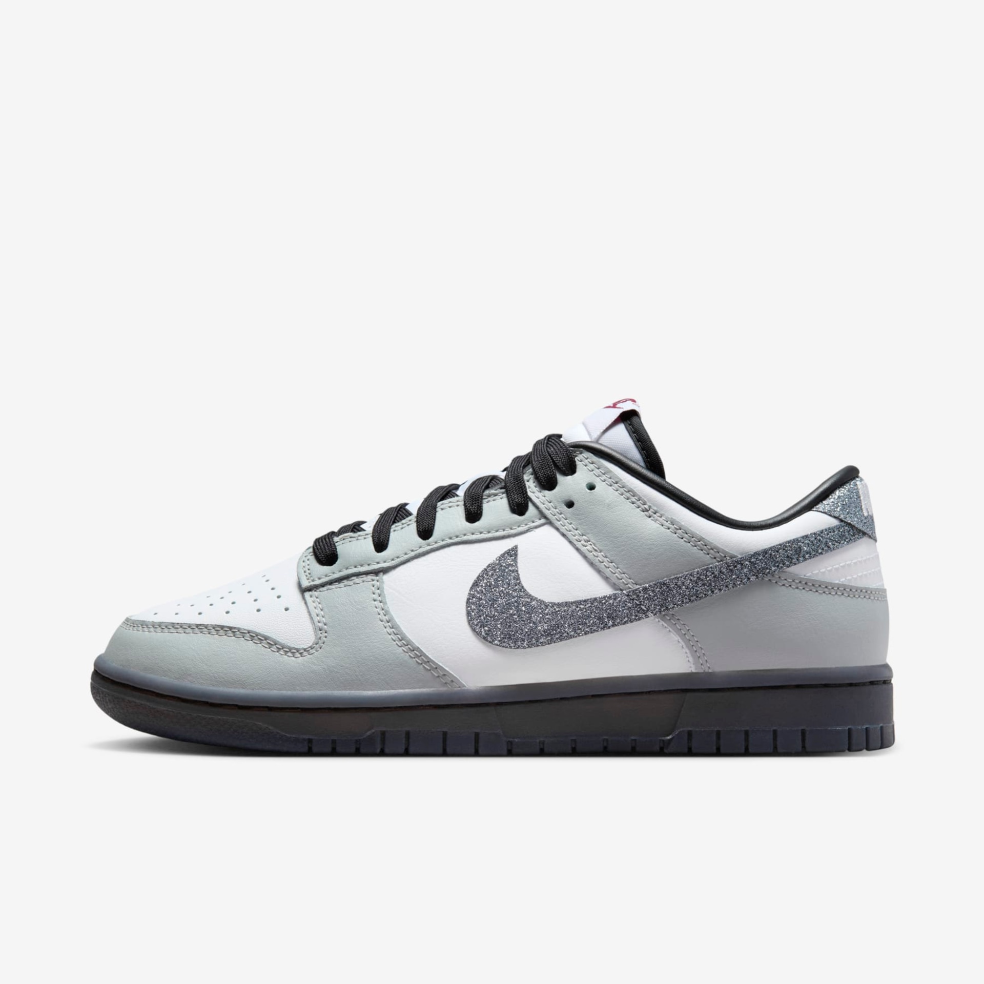 Tênis Nike Dunk Low LX Feminino - Foto 1