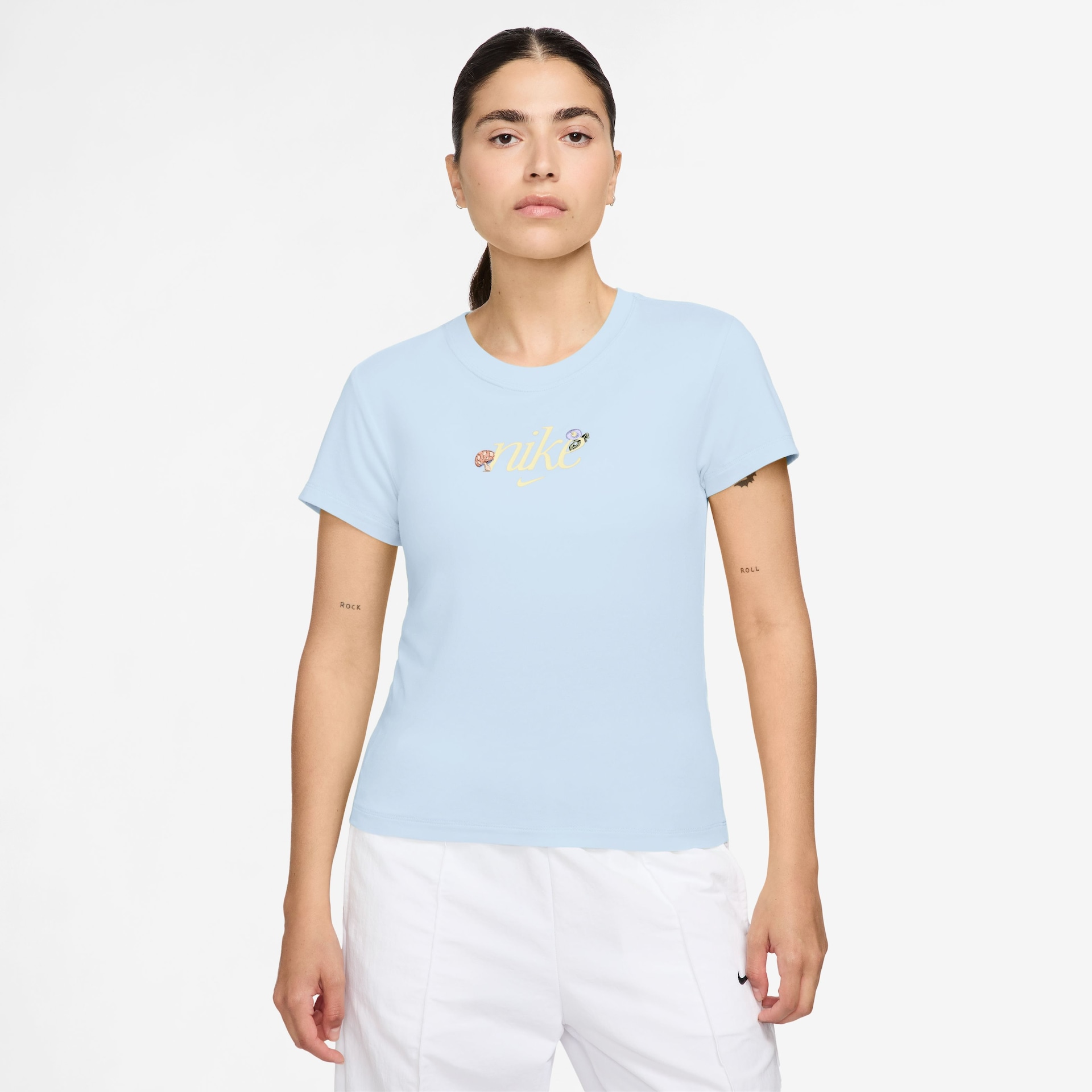 Camiseta Nike Sportswear Chill Knit Feminina - Foto 2