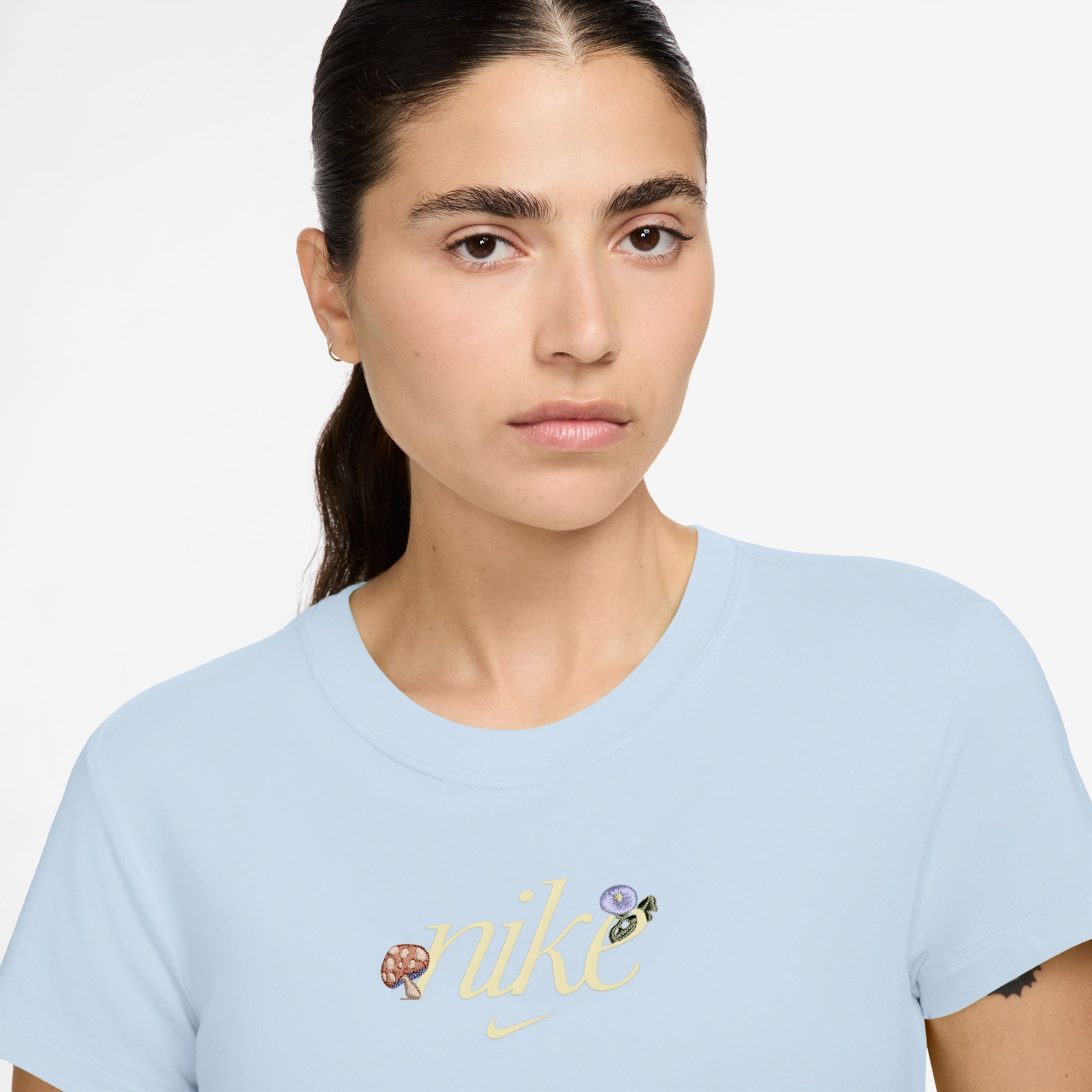 Camiseta Nike Sportswear Chill Knit Feminina - Foto 1