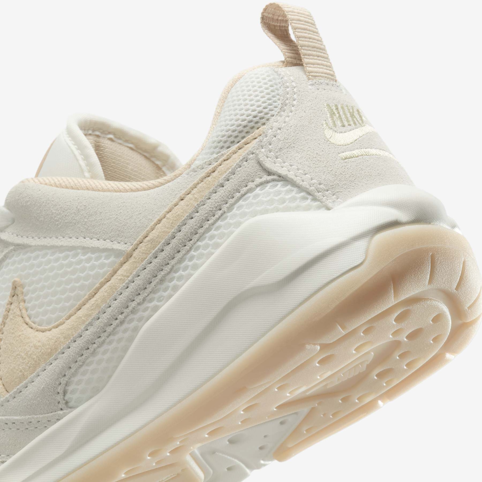 Tênis Jordan CMFT ERA Feminino - Foto 8