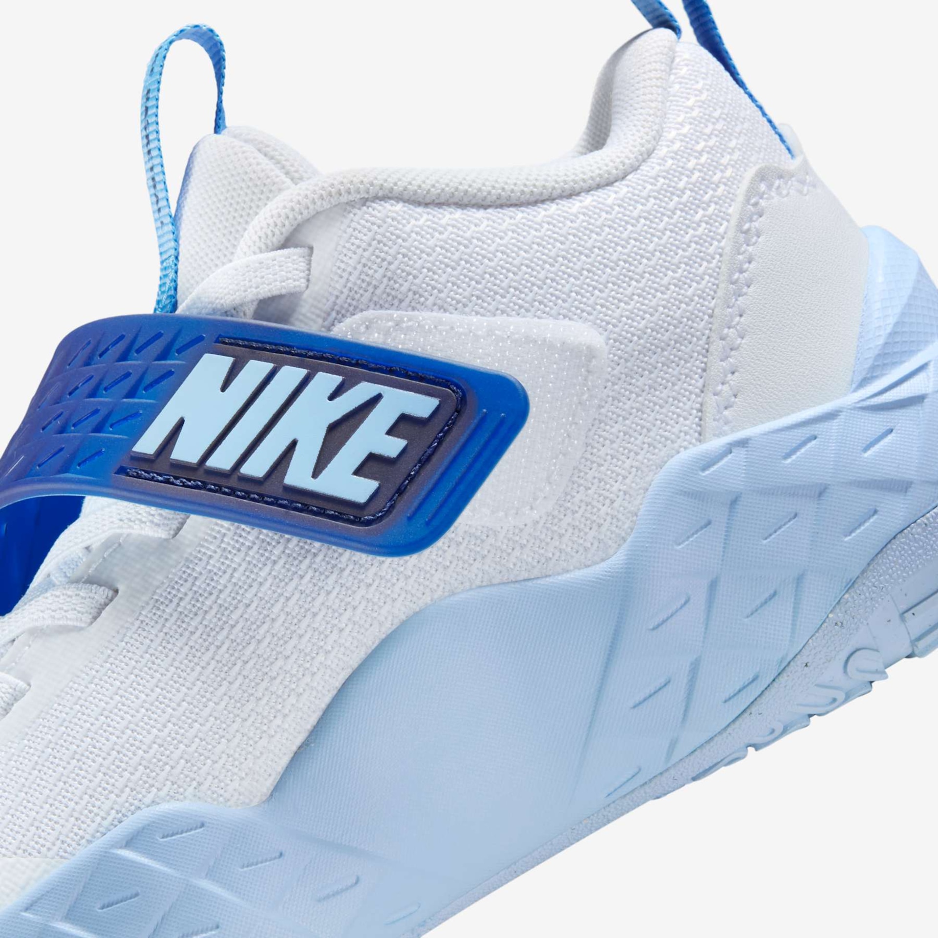 Tênis Nike Team Hustle D12 Infantil - Foto 9