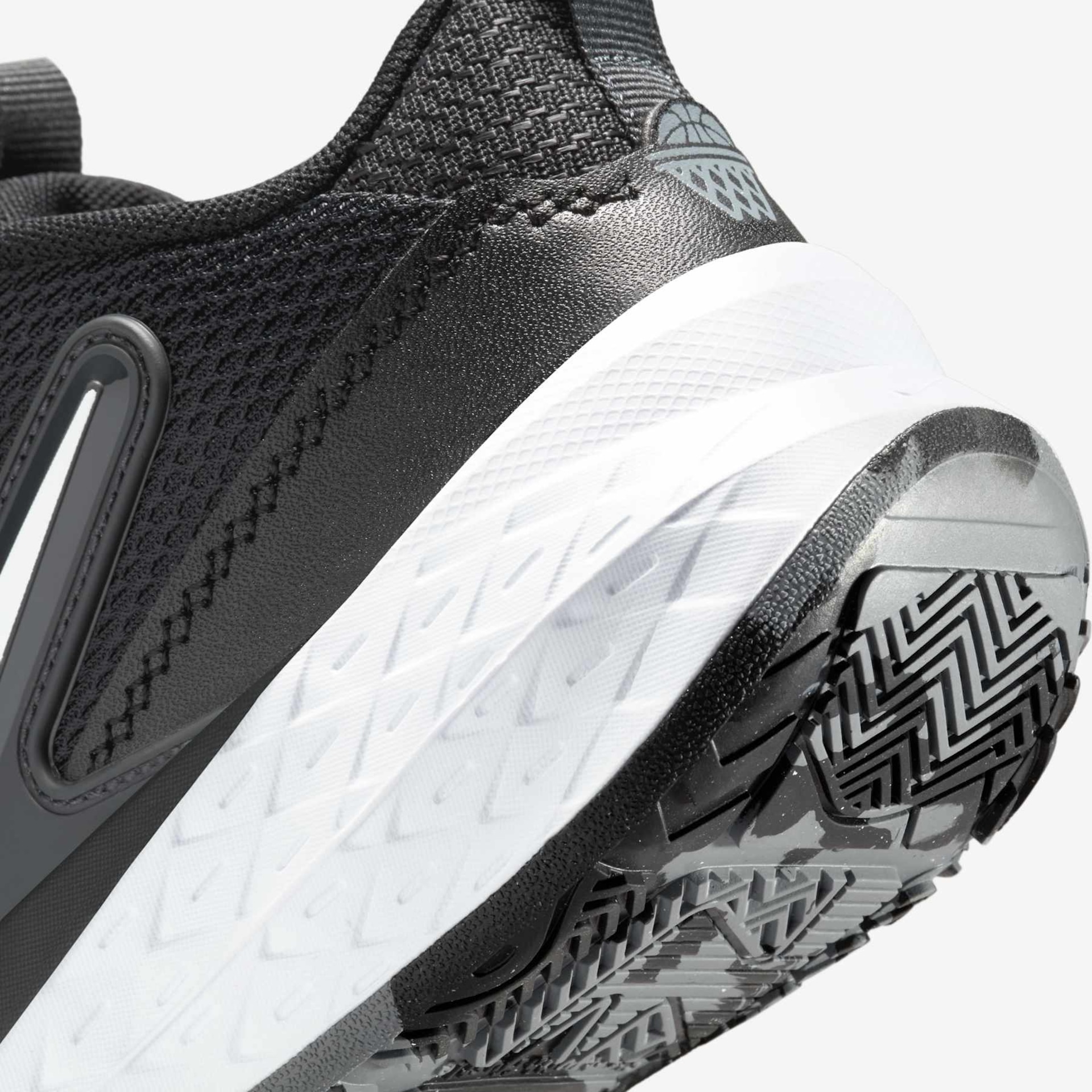 Tênis Nike Team Hustle D12 Infantil - Foto 8