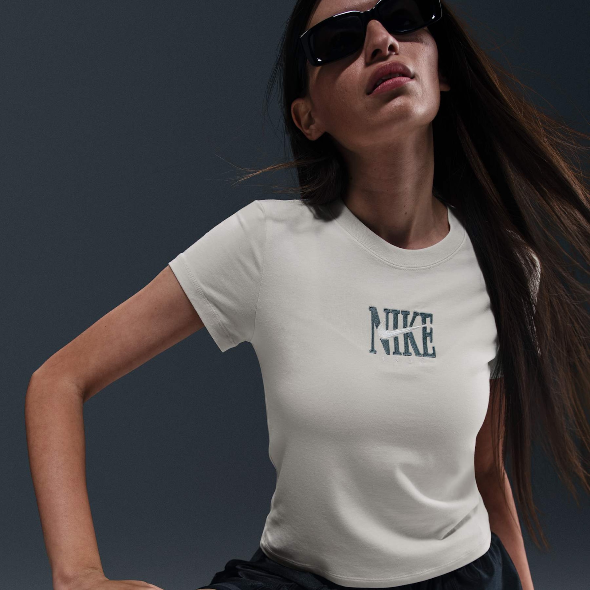 Camiseta Nike Sportswear Essential GRX Feminina - Foto 3