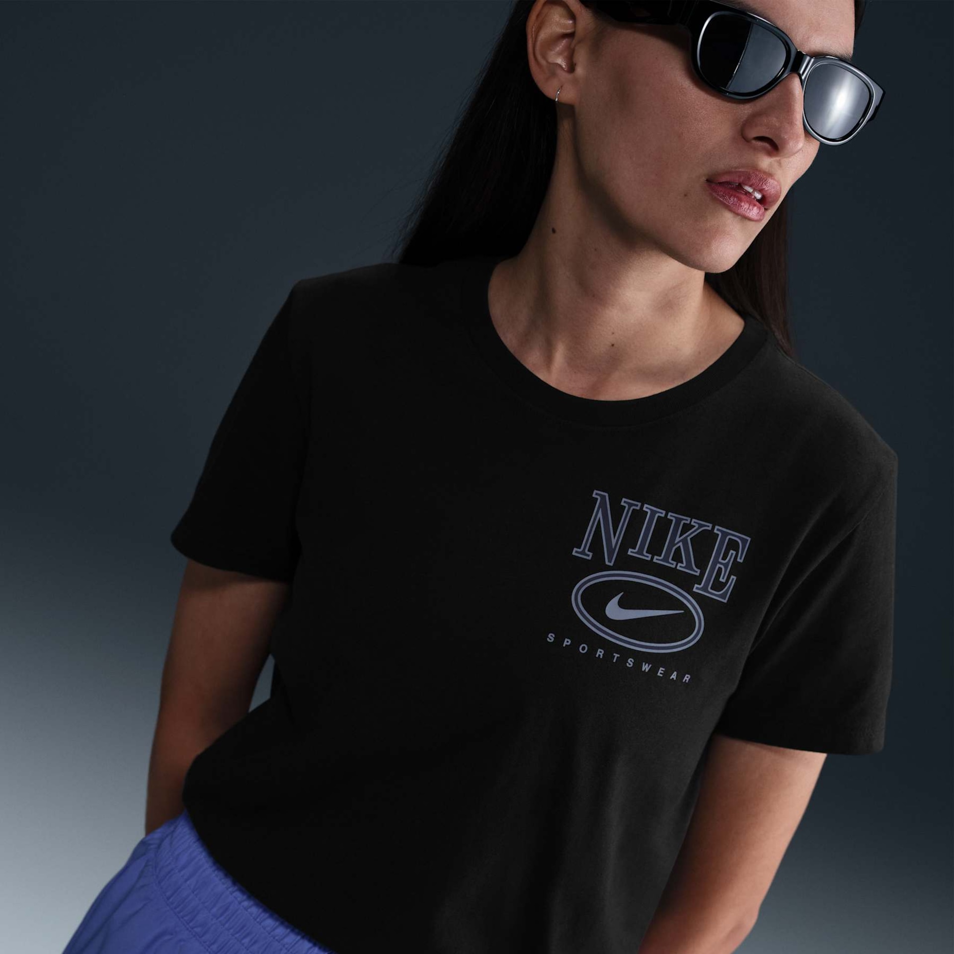 Camiseta Nike Sportswear Club Essential Feminina - Foto 1