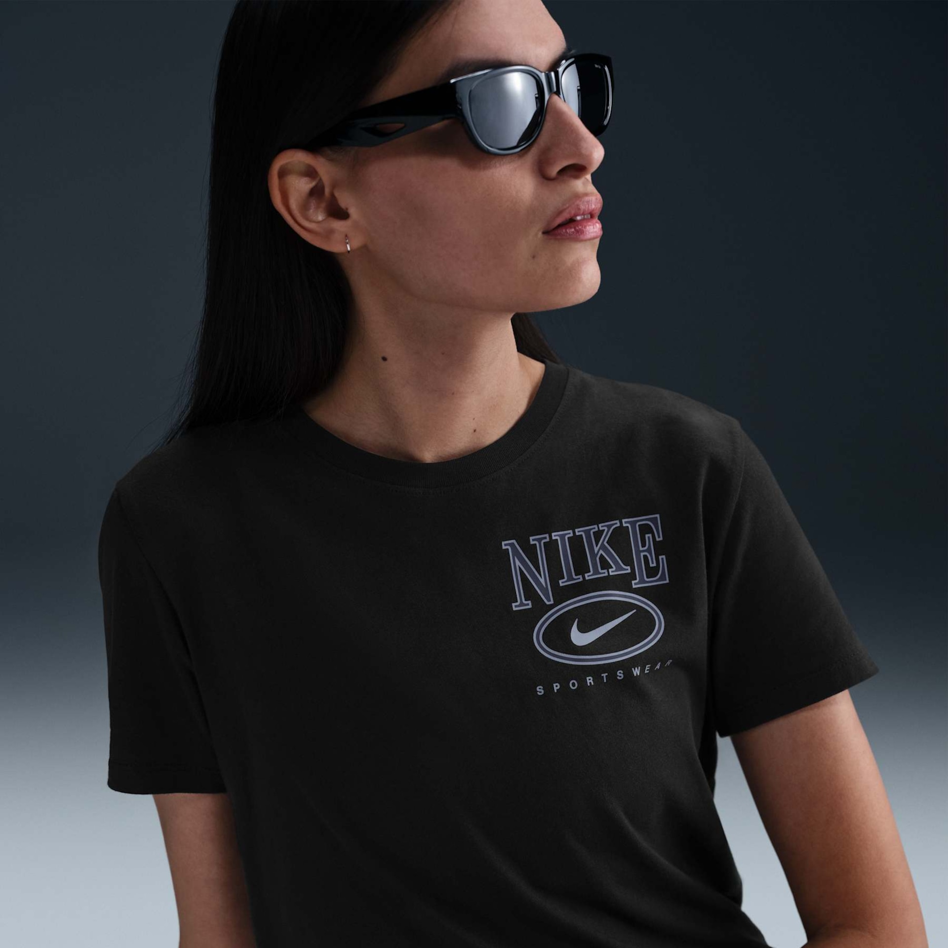 Camiseta Nike Sportswear Club Essential Feminina - Foto 3